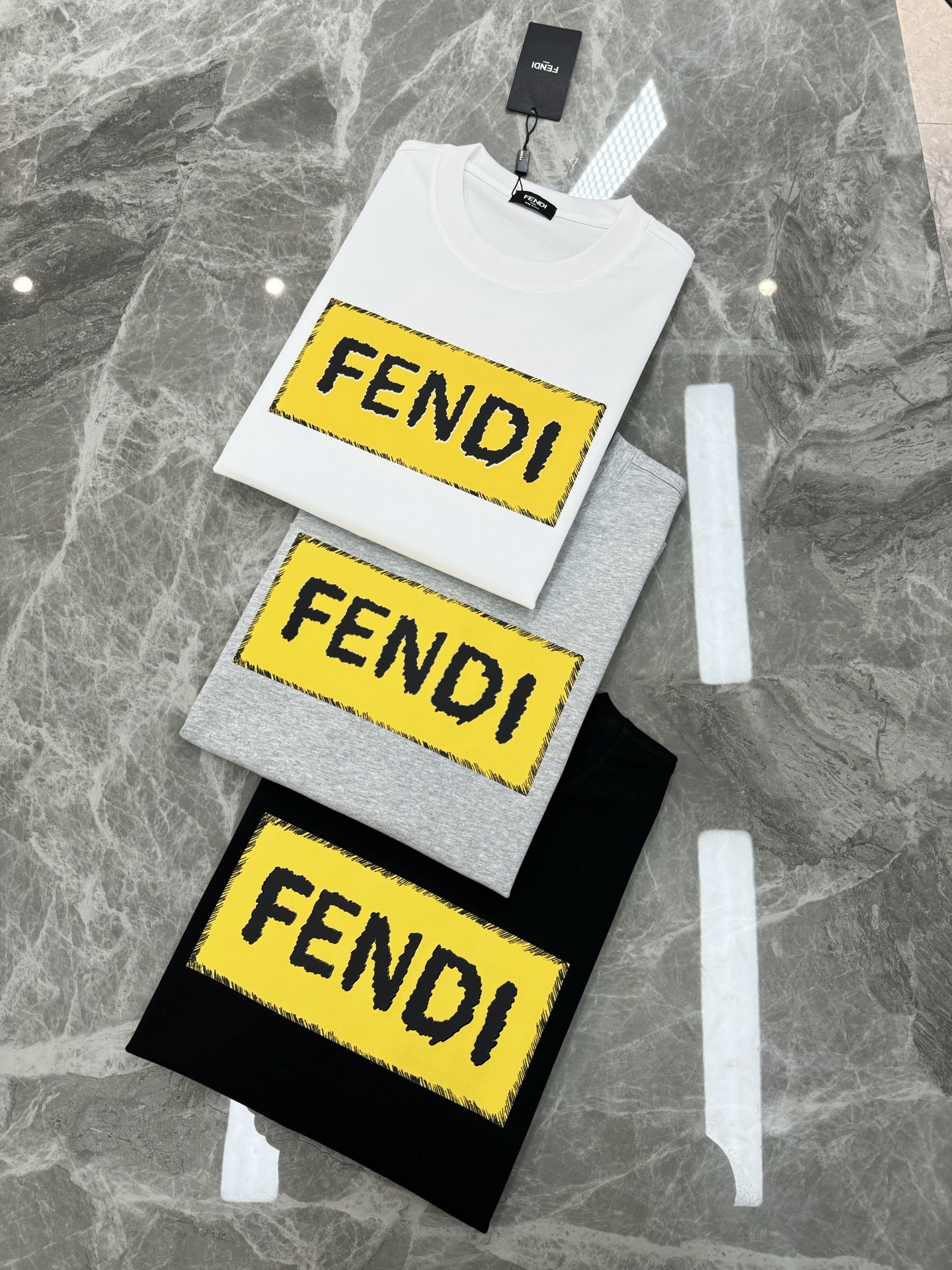 FEN*I 芬*迪25s新款FD家族FF男女同款短袖T恤,男女同款百搭…标志性FD黄LOGO值得自留和
