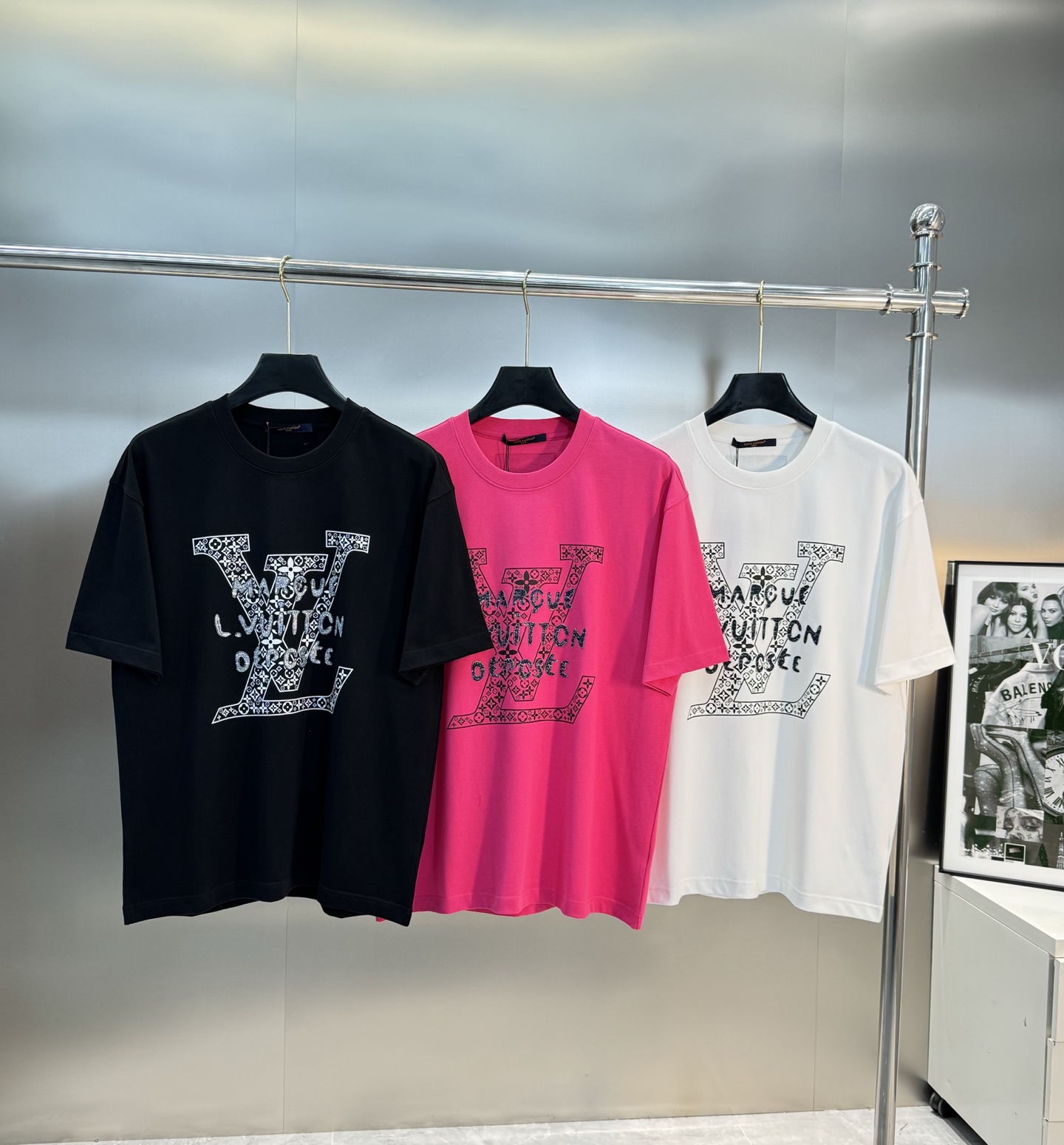 
驴牌*25s新款T恤.男女同款！减龄风格满贯～撞色层次风格的新世纪充满阳色彩！！！经典字母设计表现. 