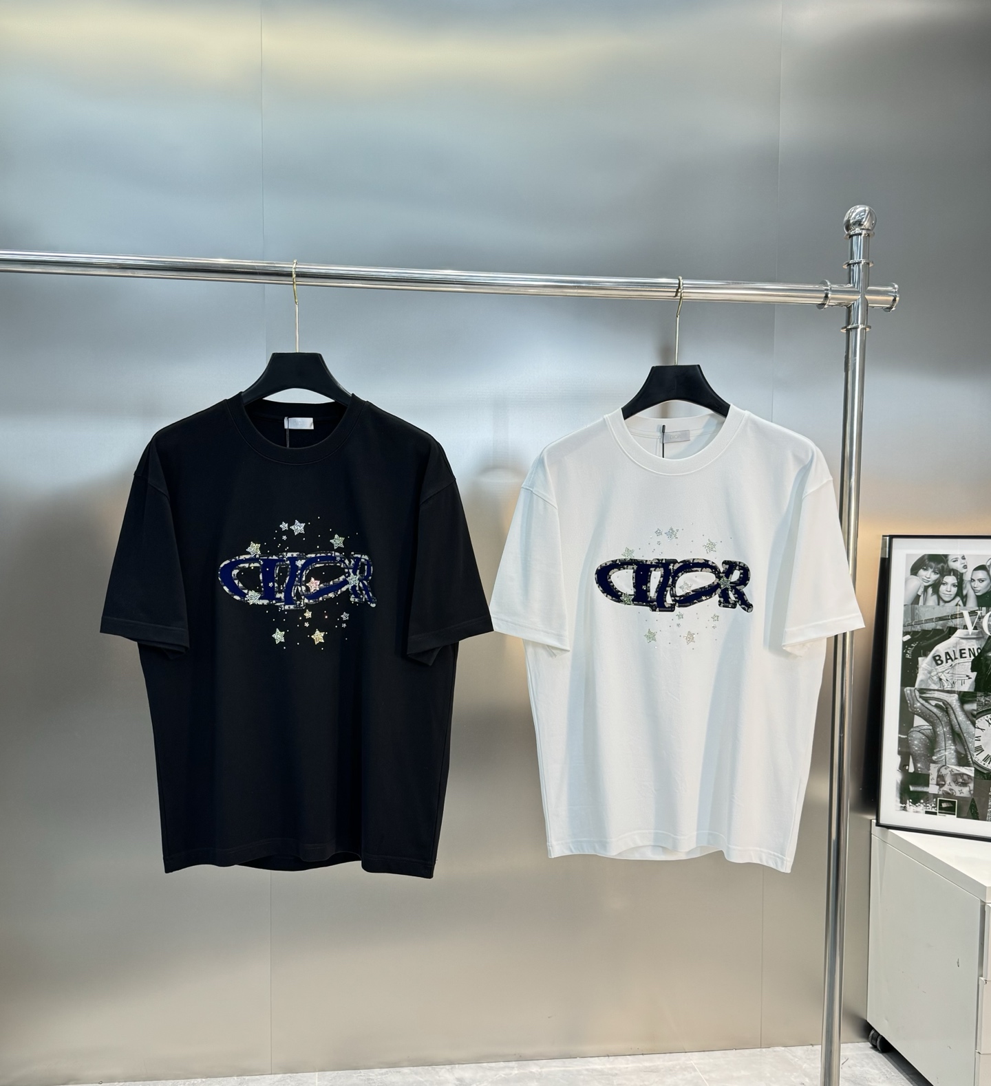 
DIO*R迪-奥25s新款情侣圆领T恤！胸前新款3D立体双层印花.280g甄选100%纯棉质感.棉质饱