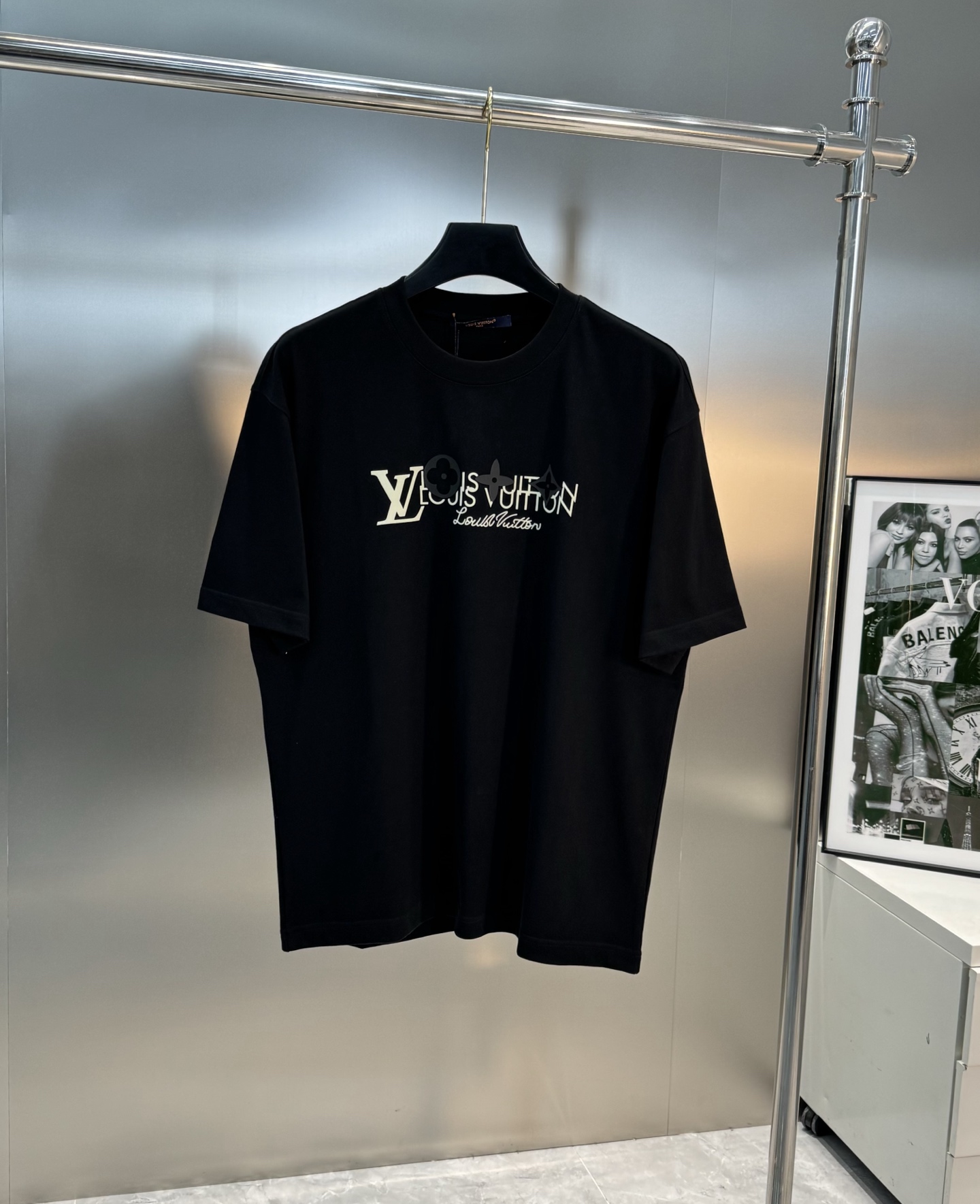 
驴牌*25s新款潮牌短袖T恤.男女同款！胸前品牌字母老花图形3D立体.高级时尚.辨识度更是十分之高.龟