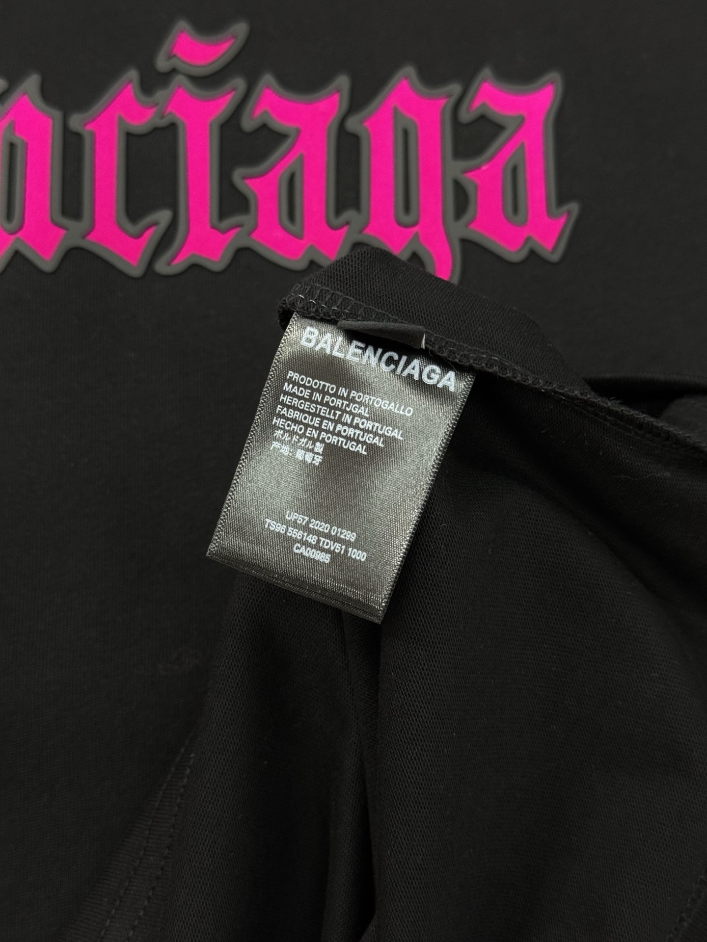 
Balenciag*巴黎*新款T恤.25s男女同款！品牌字母哥特风字母印花设计.双层立体烫画工艺.每个
