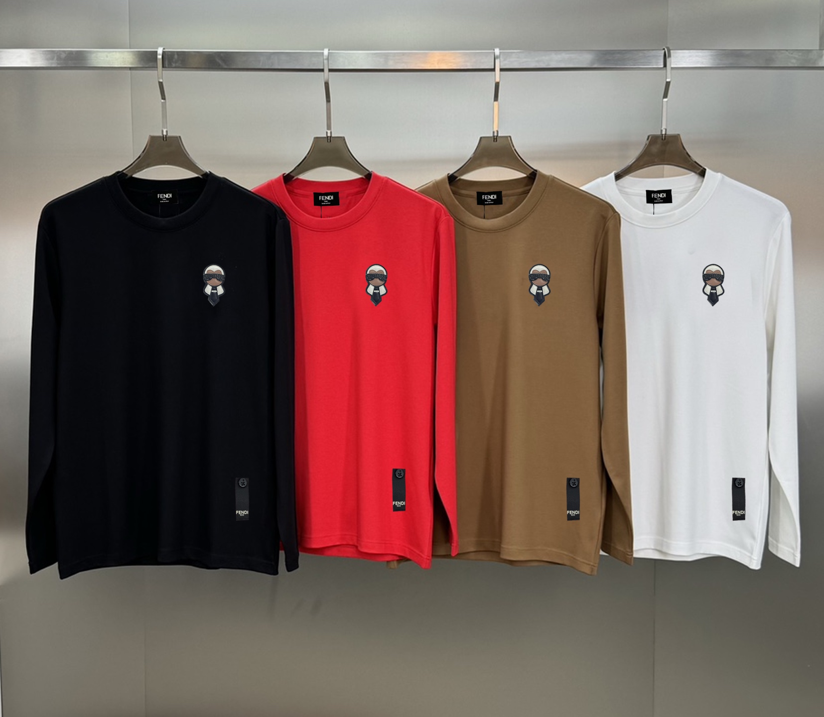 NO:125062,FEND*FenDi 24s new long-sleeved T-shirt. Simple and basic style!  Extremely interesting classic Lafayette is the highlight of the entire look. For FD's classic interpretation, made of high-quality 320g modal cotton. Woven technology is more textured than ordinary fabrics... The upper body is comfortable and soft. Regular cutting, the upper body is comfortable and not bloated and tight. The same style of sweet potatoes is recommended!  !  !  !  Color black, khaki, white, dark gray, code number M-3XL fit style!  (S and 4xl can be customized)/140 jin recommended L, fendi, tees, t-shirt, alexander wang19860909FEND*芬-迪24s新款长袖T恤.简约基础款！极为趣味性经典老佛爷是整个造型的亮点.对于FD的经典演绎.优质320g莫代尔棉制成.机织技术 相比于普通面料更加富有质感....上身舒适柔软.常规裁剪,上身合体舒适不显臃肿与紧绷 红薯同款推荐！！！！颜色黑色.卡其.白色.深灰.码数M-3XL合身版型！（S和4xl可定做）/140斤建议L,,fendi,tees，t-shirt,alexander wang,Men's clothing