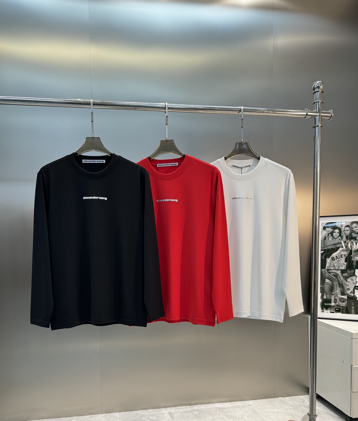 NO:125078,Wang*Alexander King 24s new modal T-shirt. Classic recommendation!  Preferred 300g modal cotton. The baby's touch feeling is sure to buy it!  !  !  The fabric is comfortable and soft, and has an extremely skin-friendly and breathable wearing experience... The chest adopts three-dimensional letters 3D high-circular wave craftsmanship. Basic styles are recommended. Cleverly combined, basic conventional round-neck style tailoring. Whether worn inside or wearing alone, it is very fashionable!  !  !  Color black, white, big red, code M-3XL slim fit style!  (S and 4XL can be customized) 175/140 jin recommended L, alexander wang,tees, t-shirt, alexander wang19860909Wang*亚历山大王24s新款莫代尔T恤.经典推荐！优选300g莫代尔棉.婴儿的触碰感觉,入手必定回购！！！面料舒适柔软有着极致亲肤透气的穿着体验.....胸前采用立体字母3D高周波工艺.基础款推荐.巧妙结合,基础常规的圆领版型剪裁 无论内搭或平时单穿都十分洋气！！！颜色黑色.白色.大红.码数M-3XL修身版型！（S和4XL可定做）175/140斤建议L,,alexander wang,tees，t-shirt,alexander wang,Men's clothing