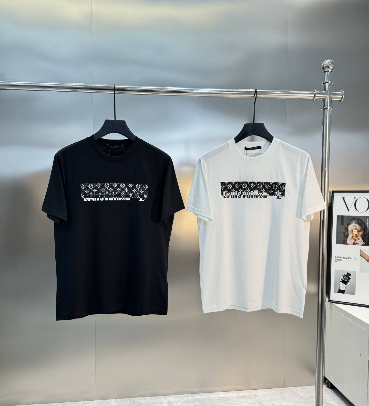 驴牌*25s夏季圆领短袖.极为难得的款式，采用190g丝光棉面料，贴身体感非常舒适透气.......镜头