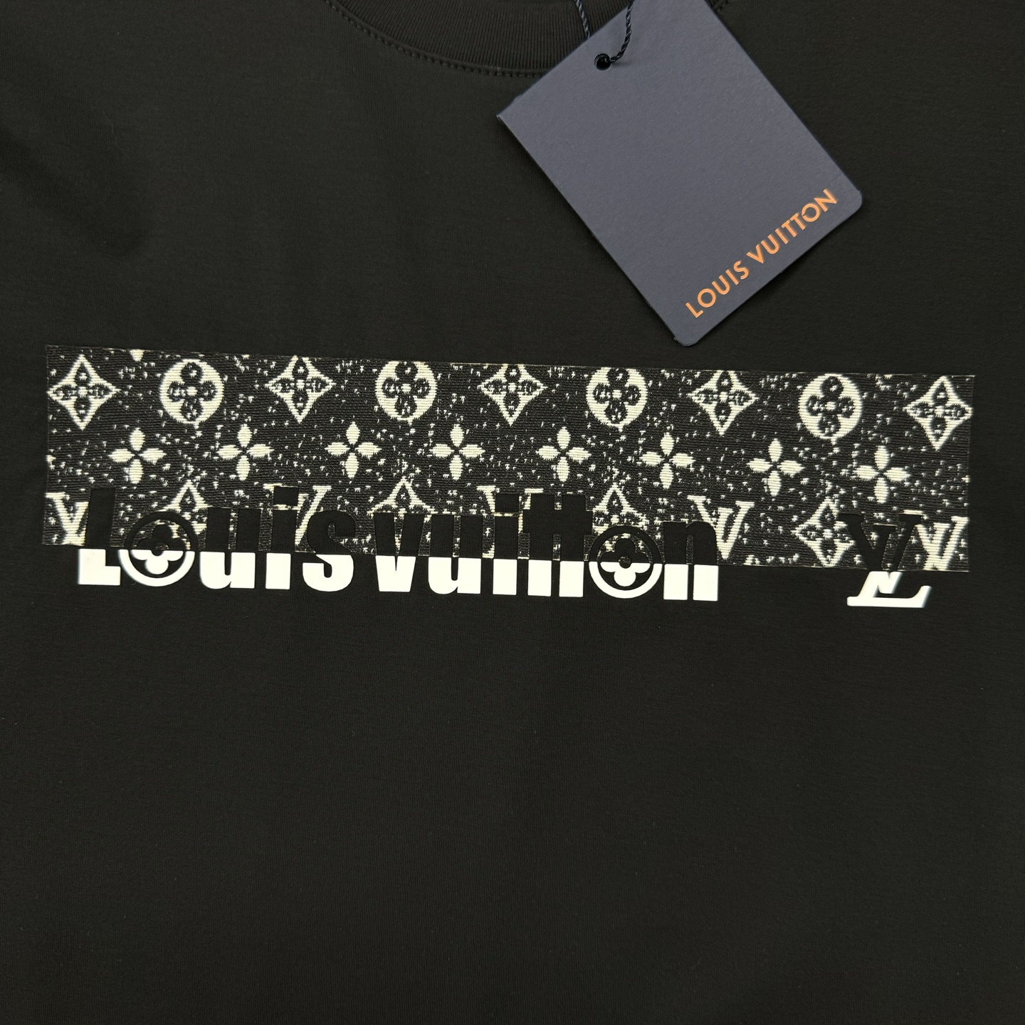 驴牌*25s夏季圆领短袖.极为难得的款式，采用190g丝光棉面料，贴身体感非常舒适透气.......镜头