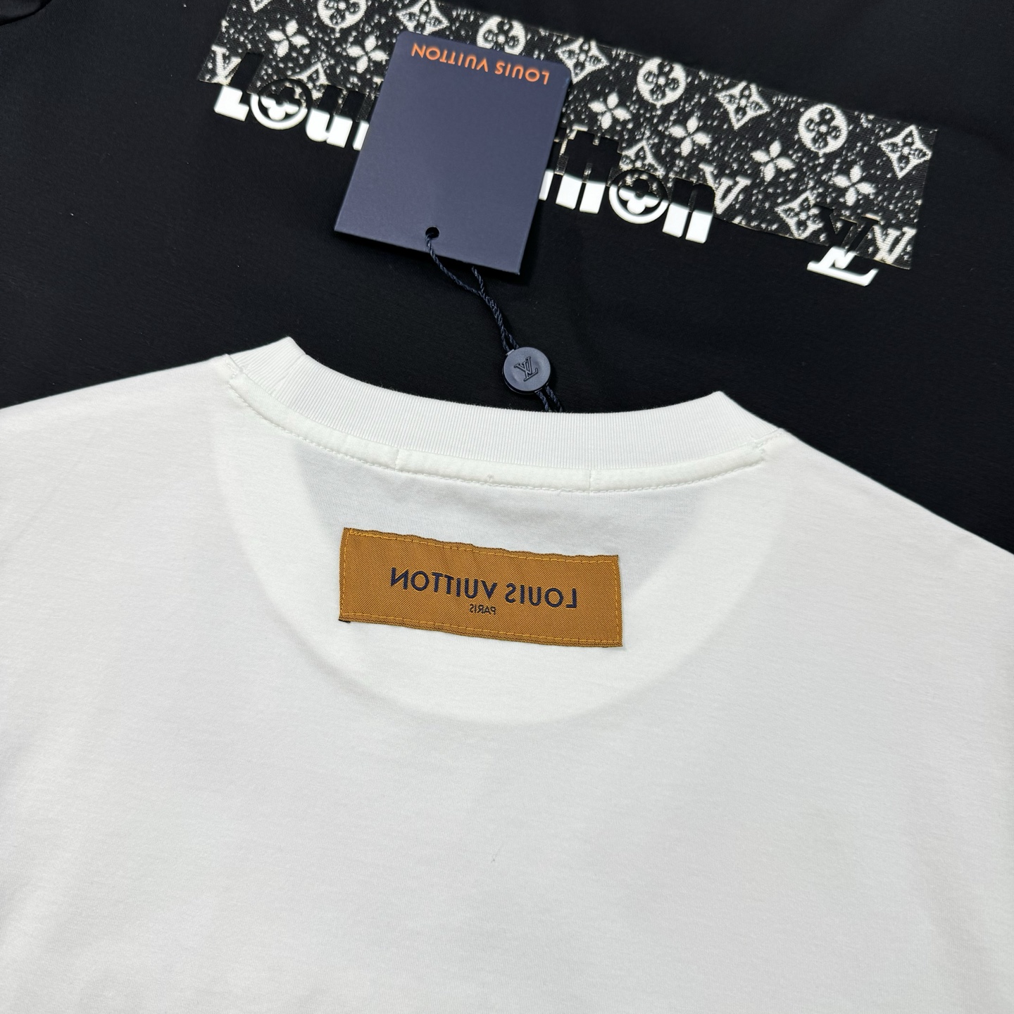 驴牌*25s夏季圆领短袖.极为难得的款式，采用190g丝光棉面料，贴身体感非常舒适透气.......镜头