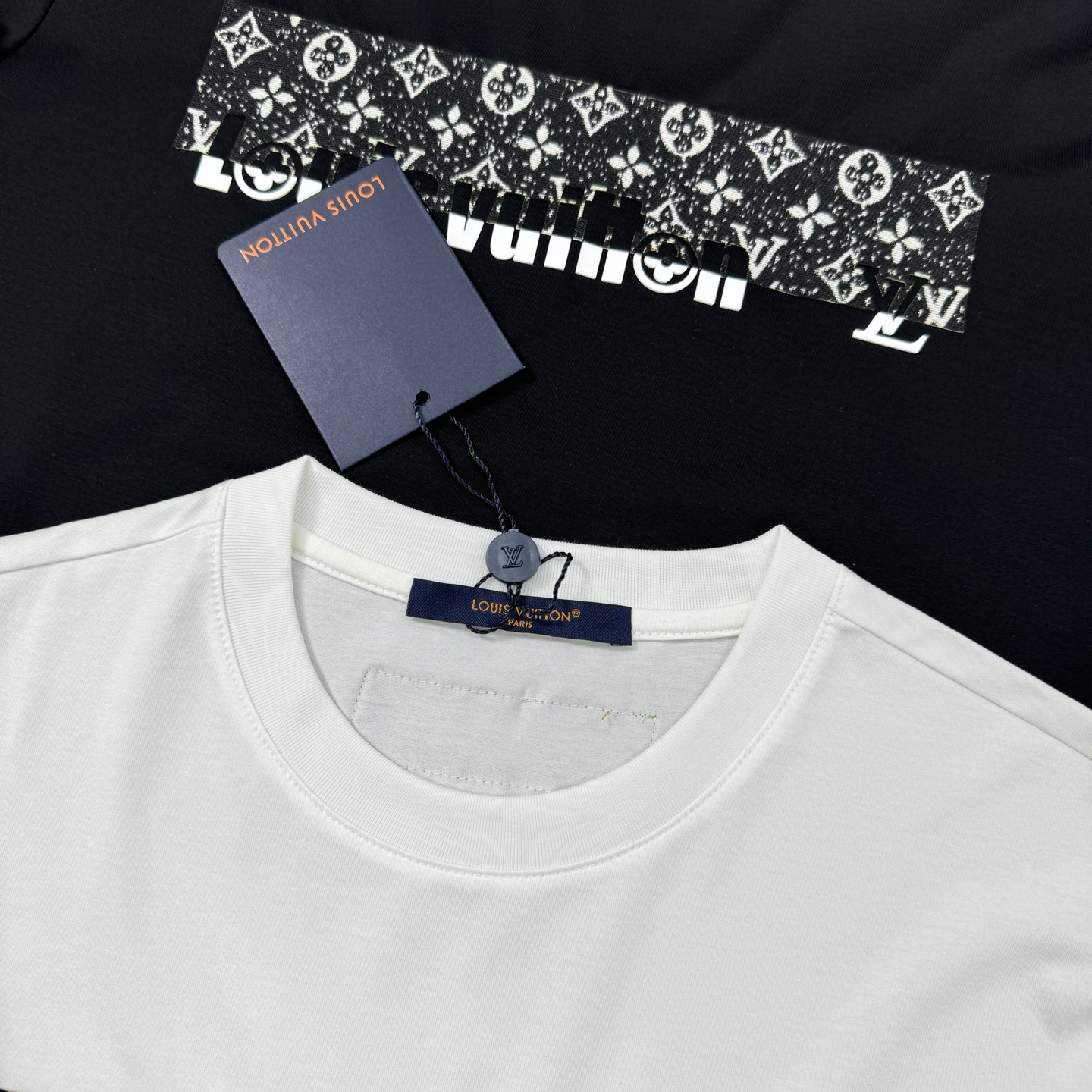 驴牌*25s夏季圆领短袖.极为难得的款式，采用190g丝光棉面料，贴身体感非常舒适透气.......镜头