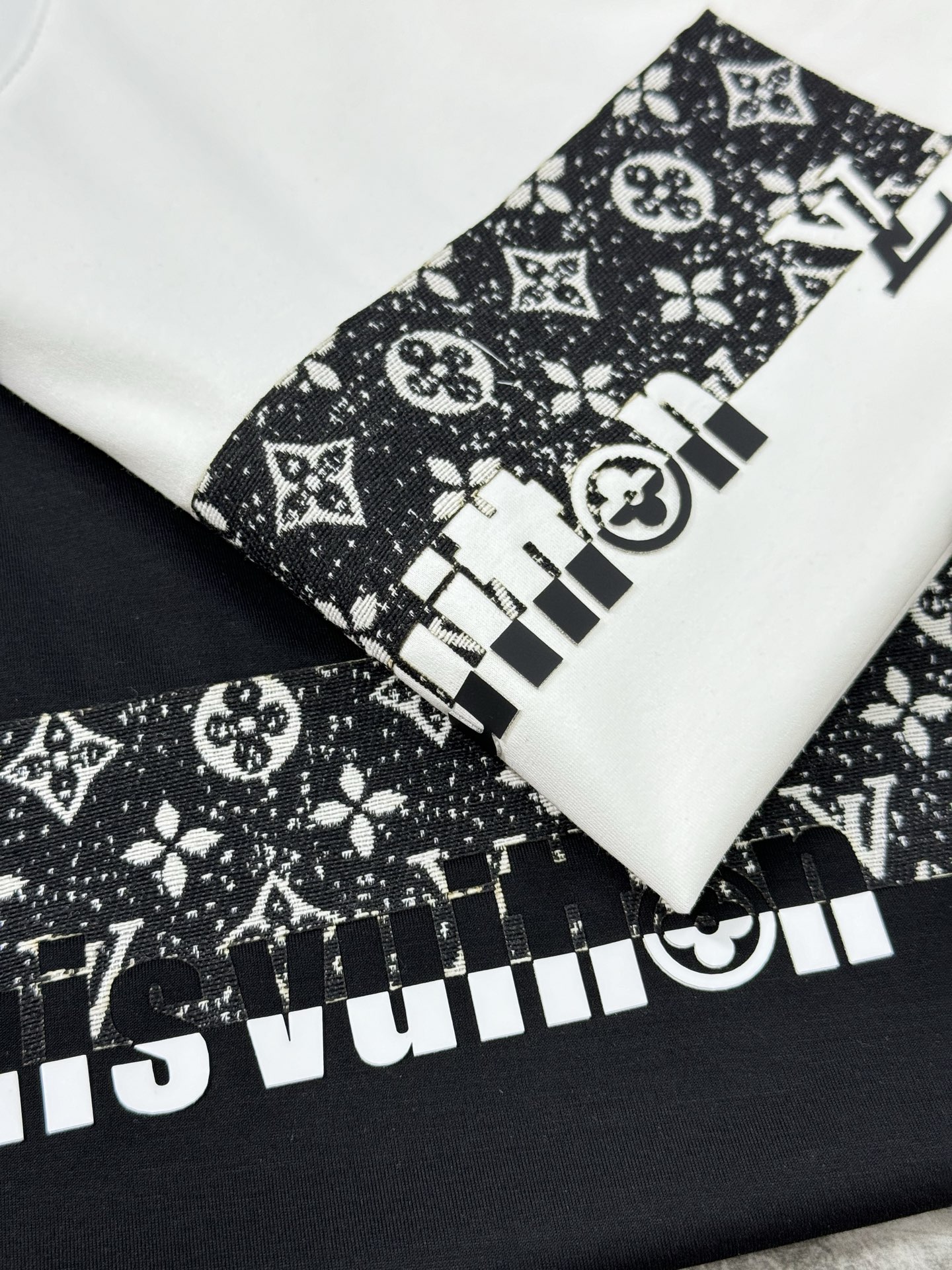 驴牌*25s夏季圆领短袖.极为难得的款式，采用190g丝光棉面料，贴身体感非常舒适透气.......镜头