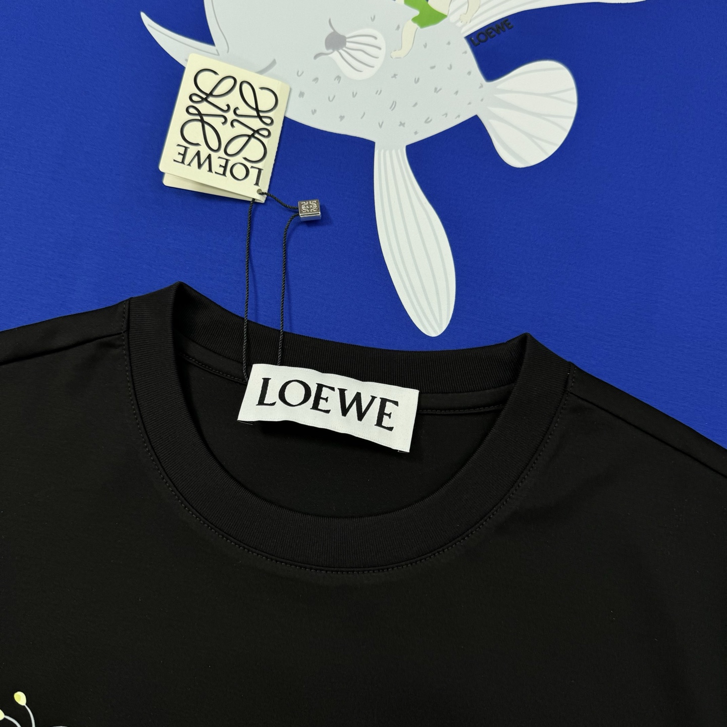 漫画感。经典升级，25年必定🔥LOEW*罗意威-25s春夏新款圆领短袖......个人非常看好的一个款，