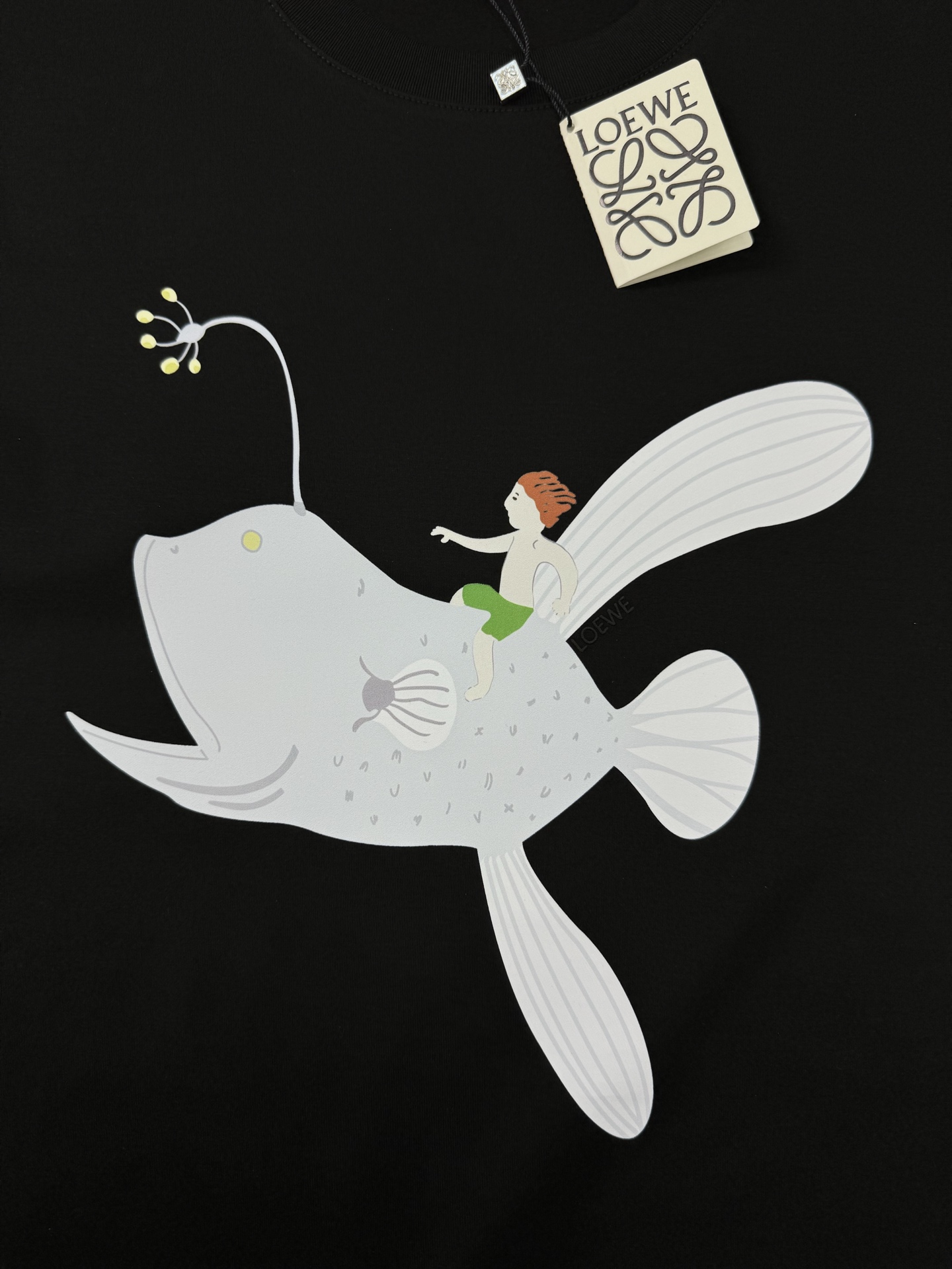 漫画感。经典升级，25年必定🔥LOEW*罗意威-25s春夏新款圆领短袖......个人非常看好的一个款，