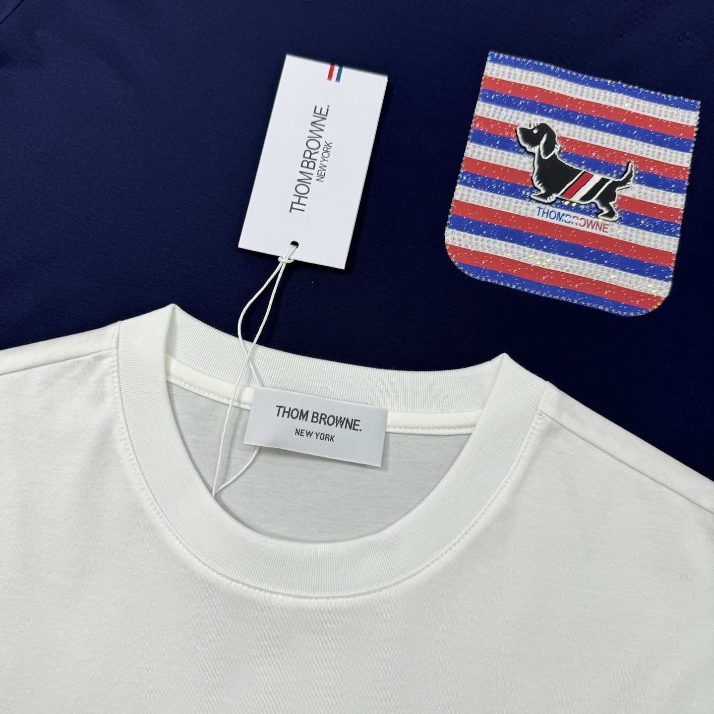顶级丝光棉～THOM*BROWN*汤姆布朗全品相#25春夏新款圆领T恤.胸口经典TB小狗烫画工艺.口袋造