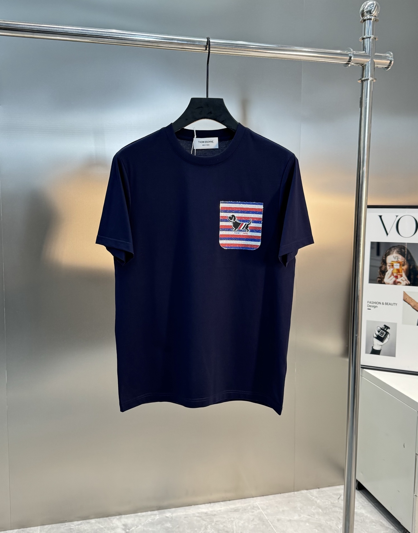 顶级丝光棉～THOM*BROWN*汤姆布朗全品相#25春夏新款圆领T恤.胸口经典TB小狗烫画工艺.口袋造