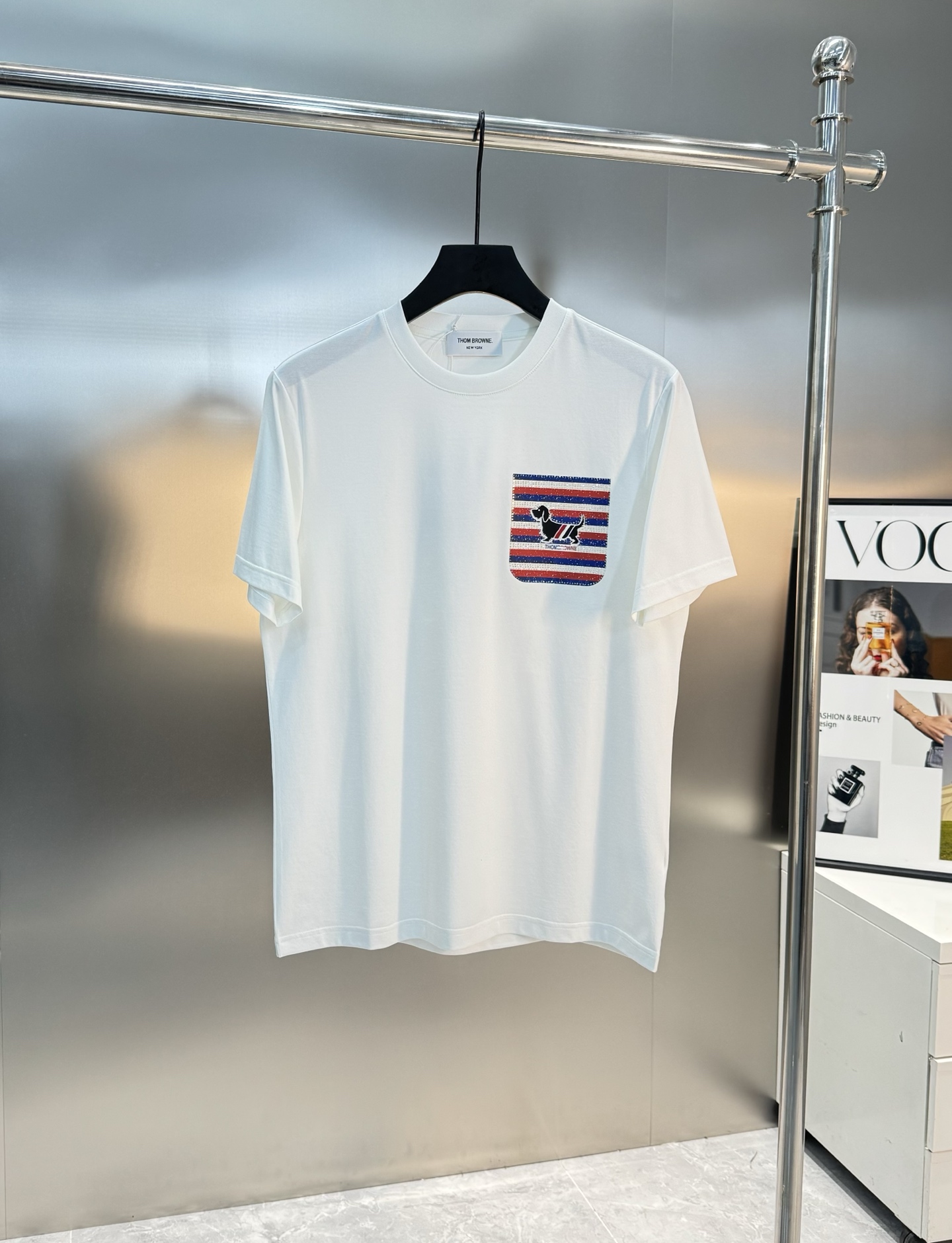 顶级丝光棉～THOM*BROWN*汤姆布朗全品相#25春夏新款圆领T恤.胸口经典TB小狗烫画工艺.口袋造