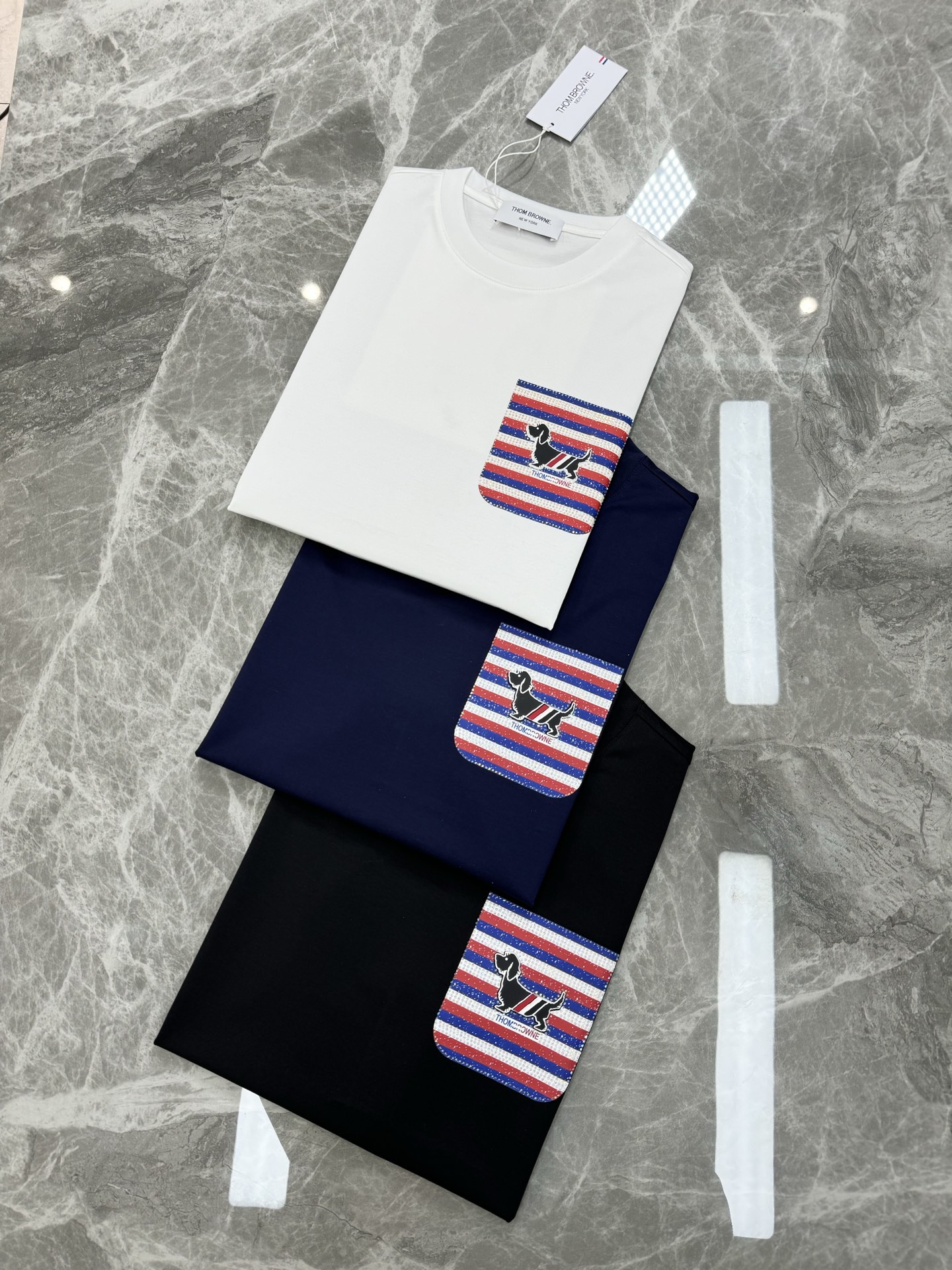 顶级丝光棉～THOM*BROWN*汤姆布朗全品相#25春夏新款圆领T恤.胸口经典TB小狗烫画工艺.口袋造