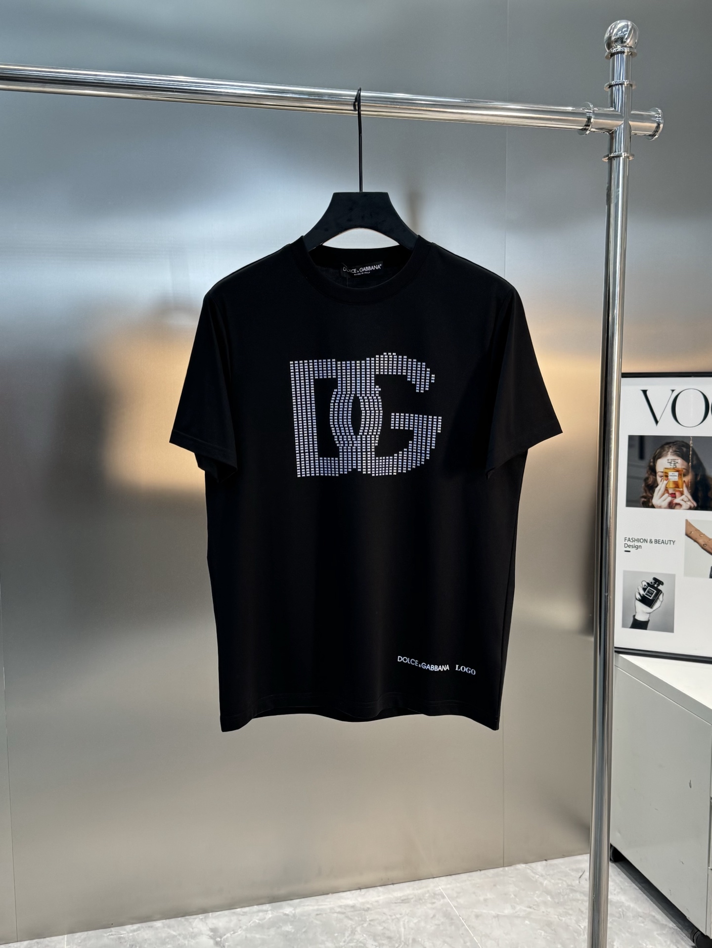 D&G*杜嘉班纳25s夏季新款丝光棉T恤.高街颜值担当，前胸立体造型DG凸出形象，高温烫画.极具代表性.