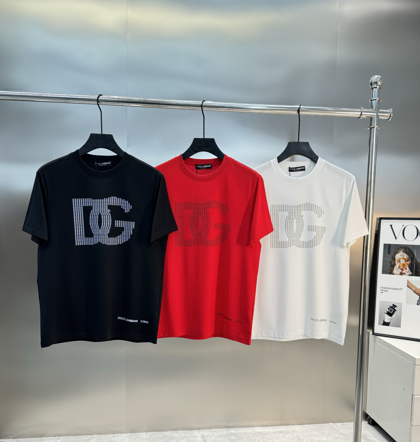 D&G*杜嘉班纳25s夏季新款丝光棉T恤.高街颜值担当，前胸立体造型DG凸出形象，高温烫画.极具代表性.