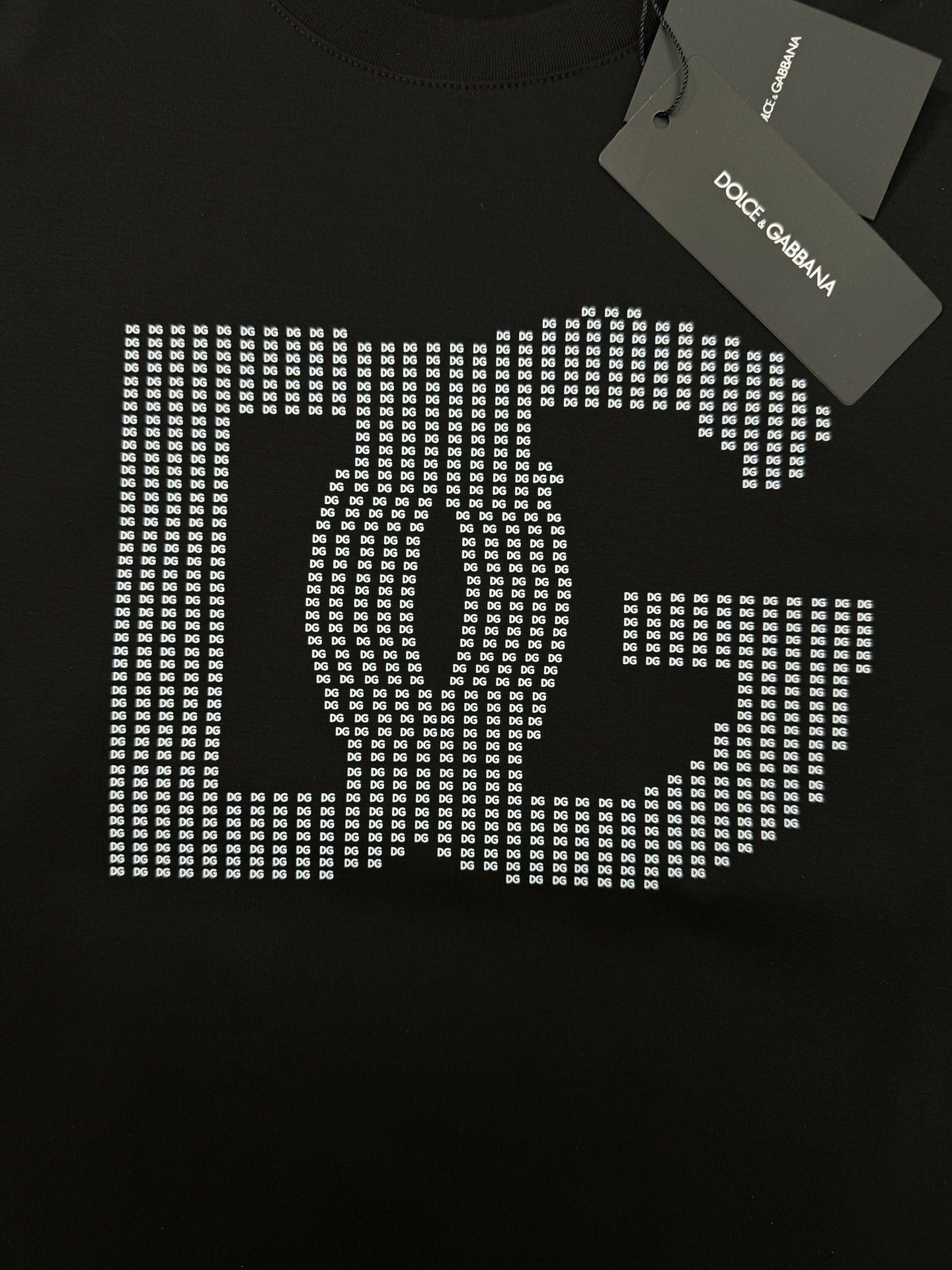 D&G*杜嘉班纳25s夏季新款丝光棉T恤.高街颜值担当，前胸立体造型DG凸出形象，高温烫画.极具代表性.