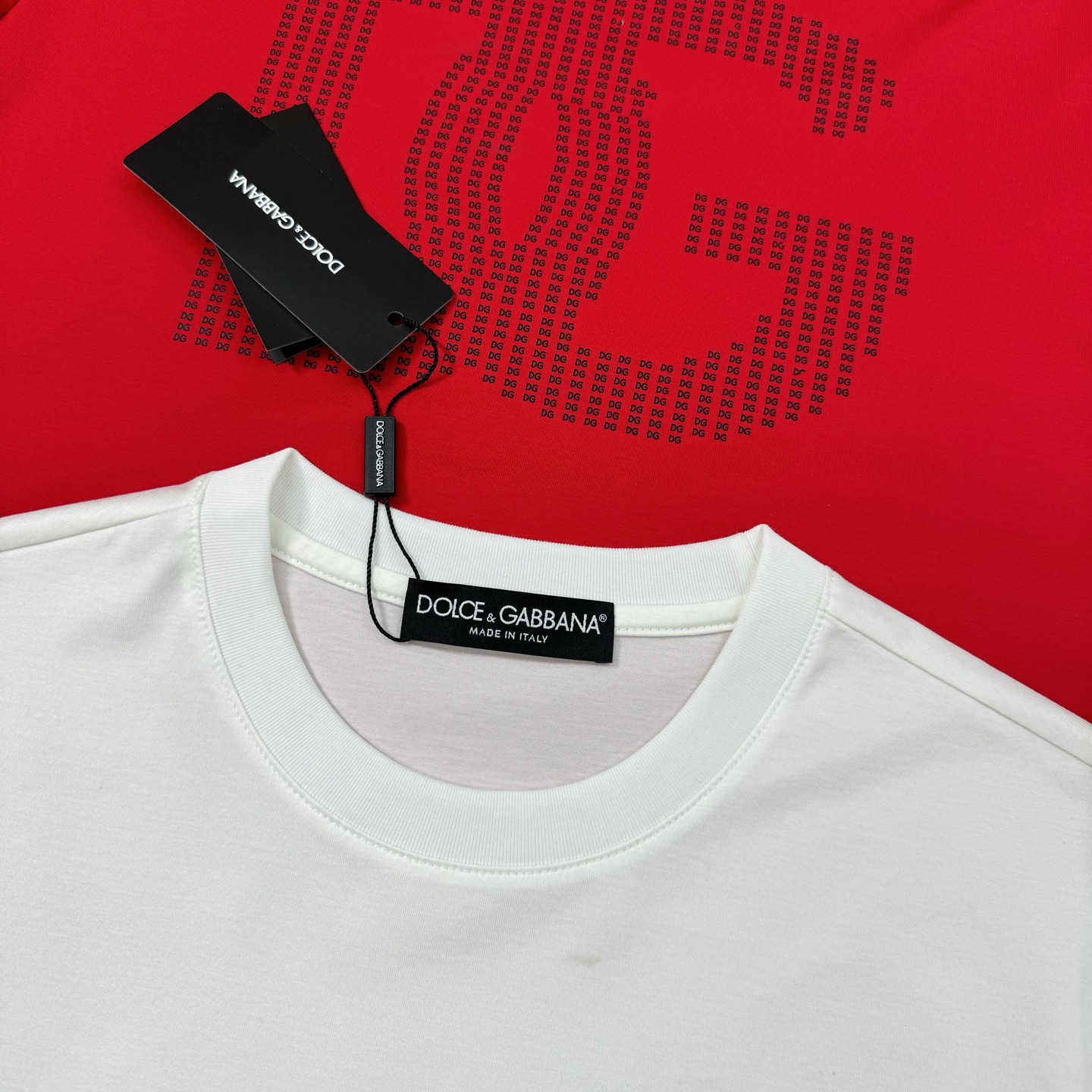 D&G*杜嘉班纳25s夏季新款丝光棉T恤.高街颜值担当，前胸立体造型DG凸出形象，高温烫画.极具代表性.