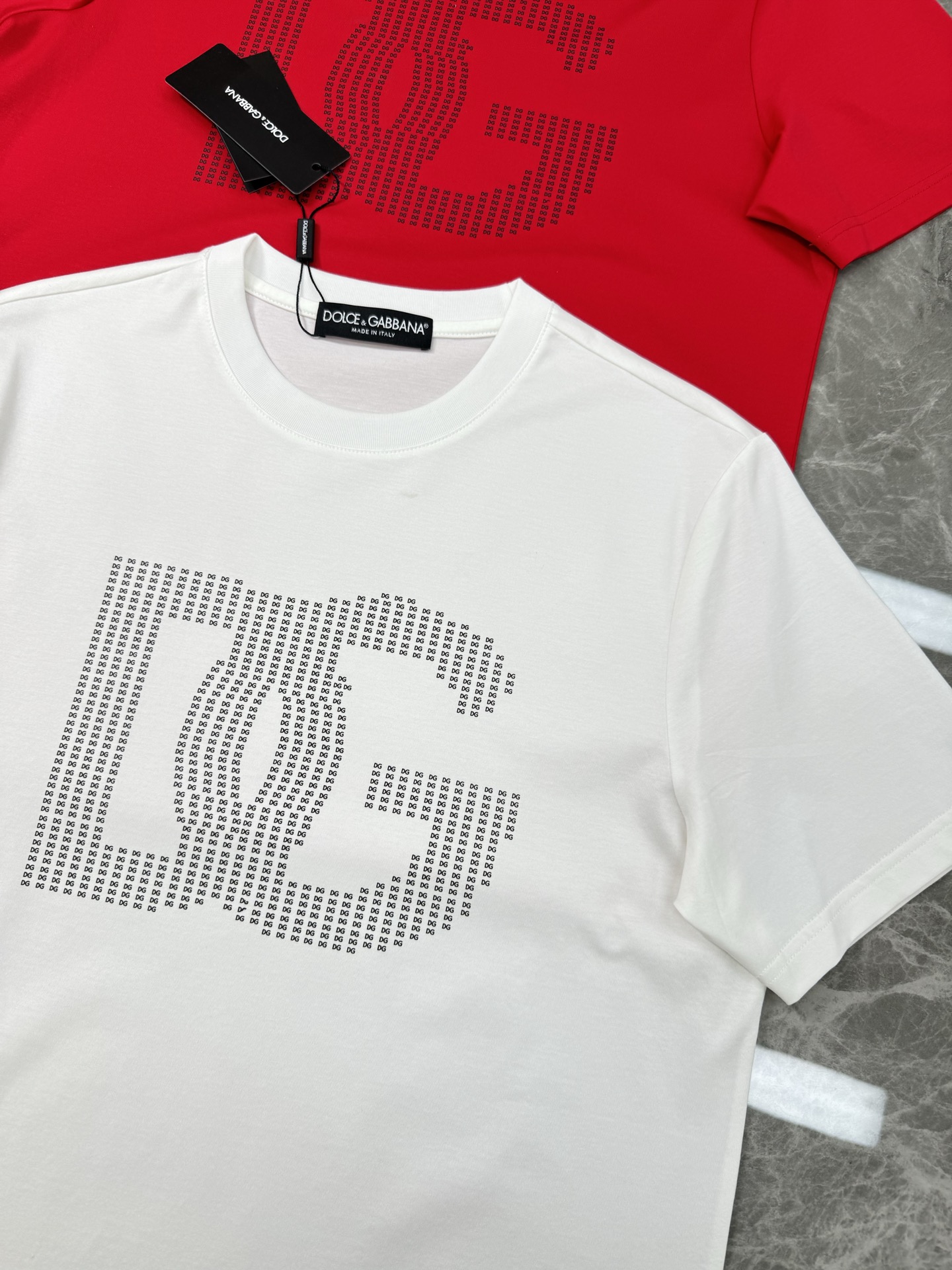D&G*杜嘉班纳25s夏季新款丝光棉T恤.高街颜值担当，前胸立体造型DG凸出形象，高温烫画.极具代表性.