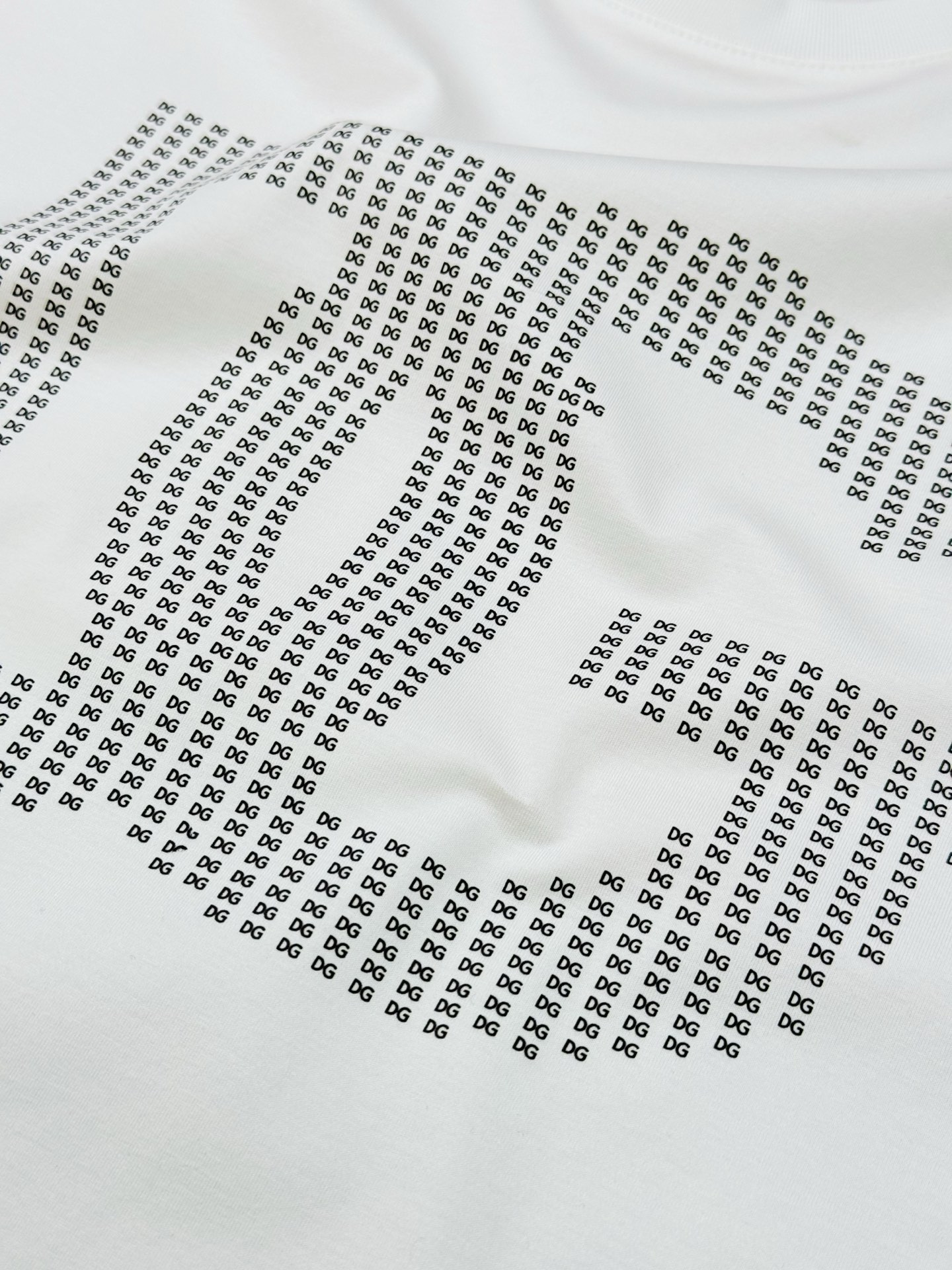 D&G*杜嘉班纳25s夏季新款丝光棉T恤.高街颜值担当，前胸立体造型DG凸出形象，高温烫画.极具代表性.