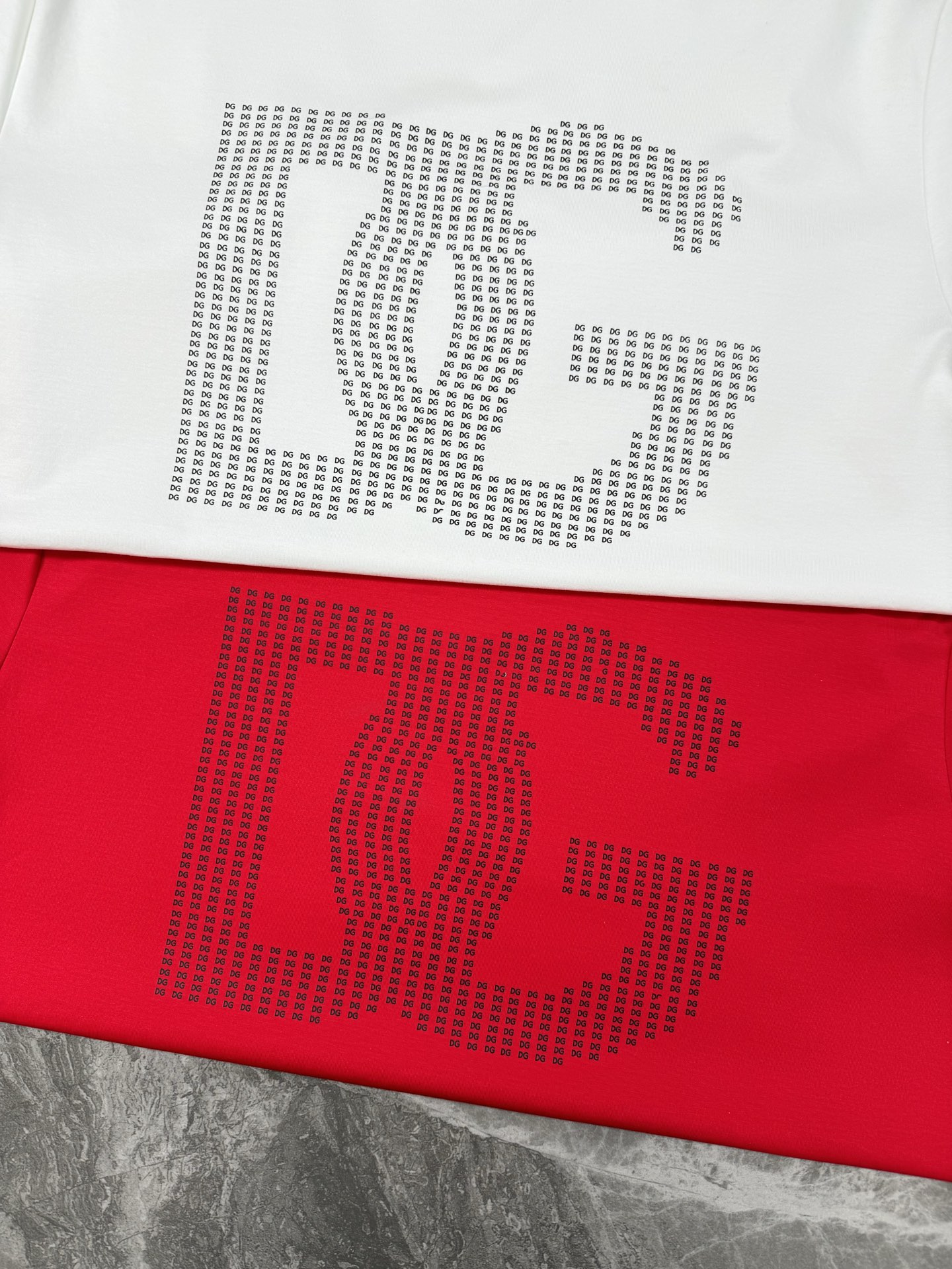 D&G*杜嘉班纳25s夏季新款丝光棉T恤.高街颜值担当，前胸立体造型DG凸出形象，高温烫画.极具代表性.