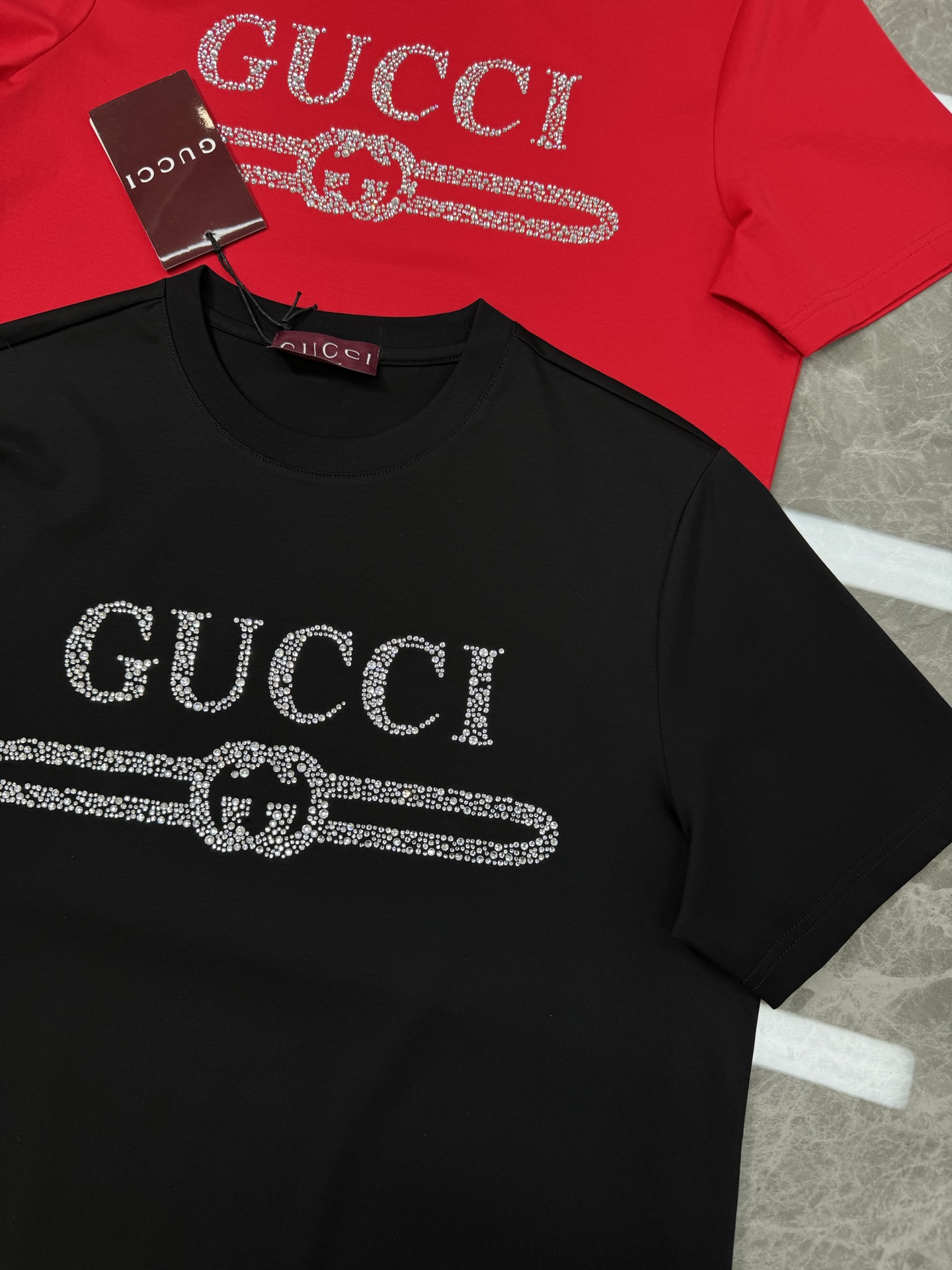 GUCC*25S春夏款T恤！经典烫钻字母短袖T恤！胸前高温3D立体烫钻.面料采190g100%丝光棉. 