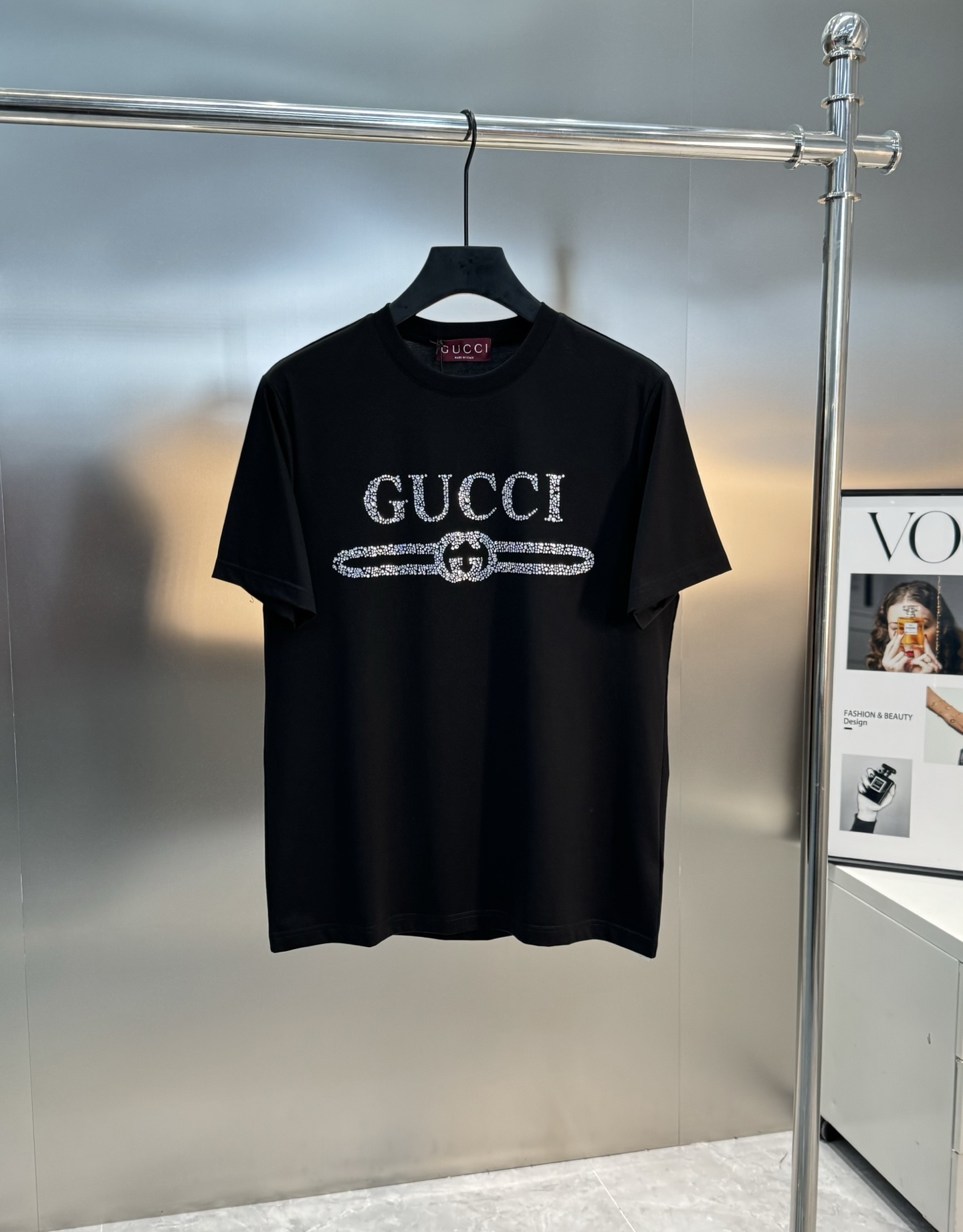 GUCC*25S春夏款T恤！经典烫钻字母短袖T恤！胸前高温3D立体烫钻.面料采190g100%丝光棉. 