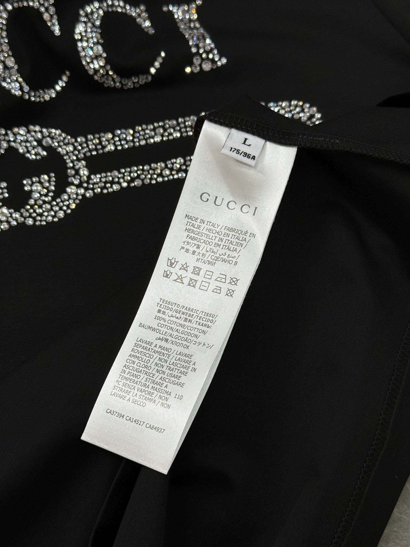 GUCC*25S春夏款T恤！经典烫钻字母短袖T恤！胸前高温3D立体烫钻.面料采190g100%丝光棉. 