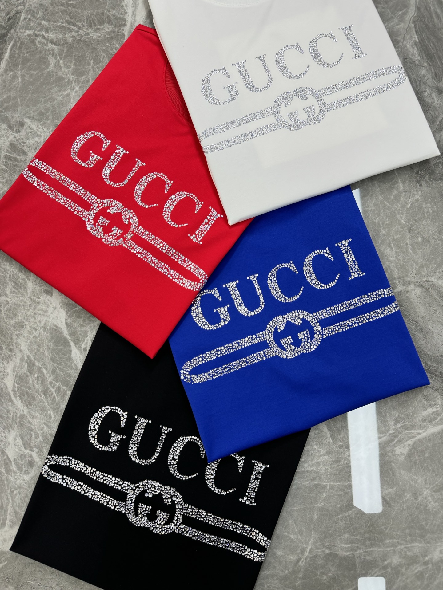 GUCC*25S春夏款T恤！经典烫钻字母短袖T恤！胸前高温3D立体烫钻.面料采190g100%丝光棉. 