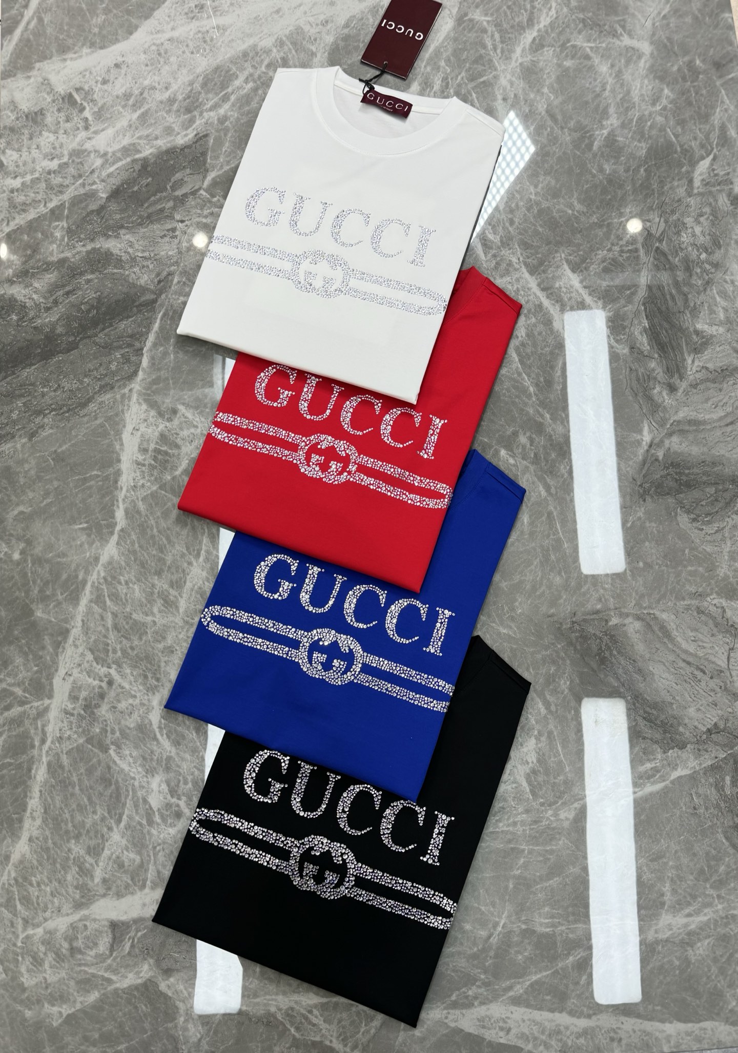 GUCC*25S春夏款T恤！经典烫钻字母短袖T恤！胸前高温3D立体烫钻.面料采190g100%丝光棉. 