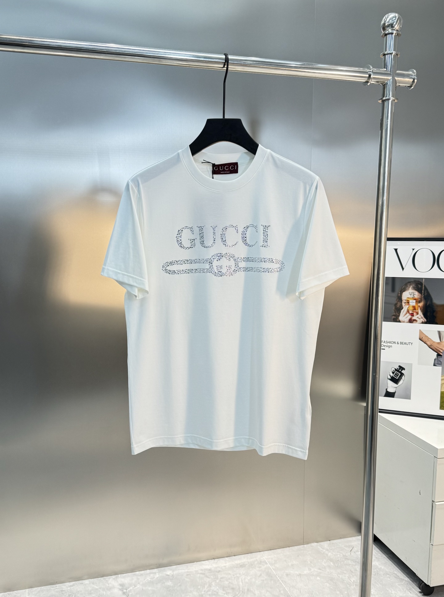 GUCC*25S春夏款T恤！经典烫钻字母短袖T恤！胸前高温3D立体烫钻.面料采190g100%丝光棉. 
