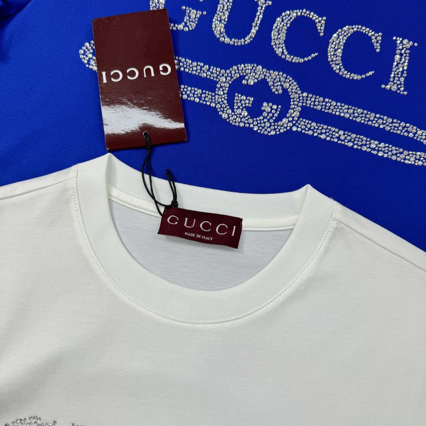 GUCC*25S春夏款T恤！经典烫钻字母短袖T恤！胸前高温3D立体烫钻.面料采190g100%丝光棉. 