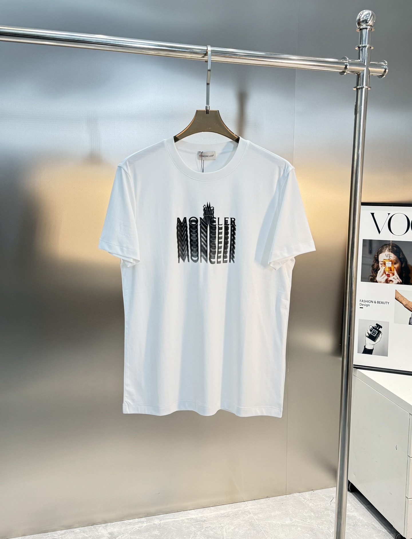 MON CLE*蒙-口25s夏季新款圆领短袖.品牌图形LOGO辨识度鲜明超级走心！选用客供190g丝光棉