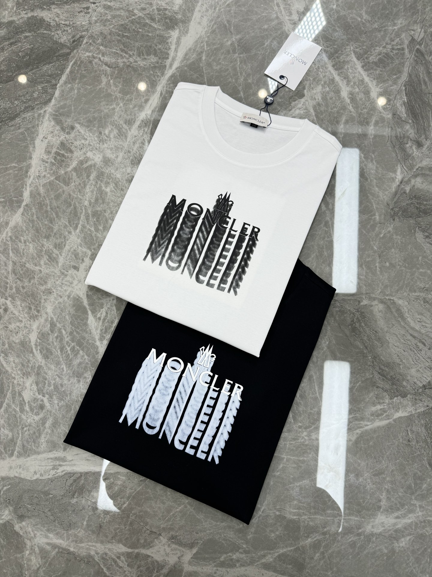 MON CLE*蒙-口25s夏季新款圆领短袖.品牌图形LOGO辨识度鲜明超级走心！选用客供190g丝光棉