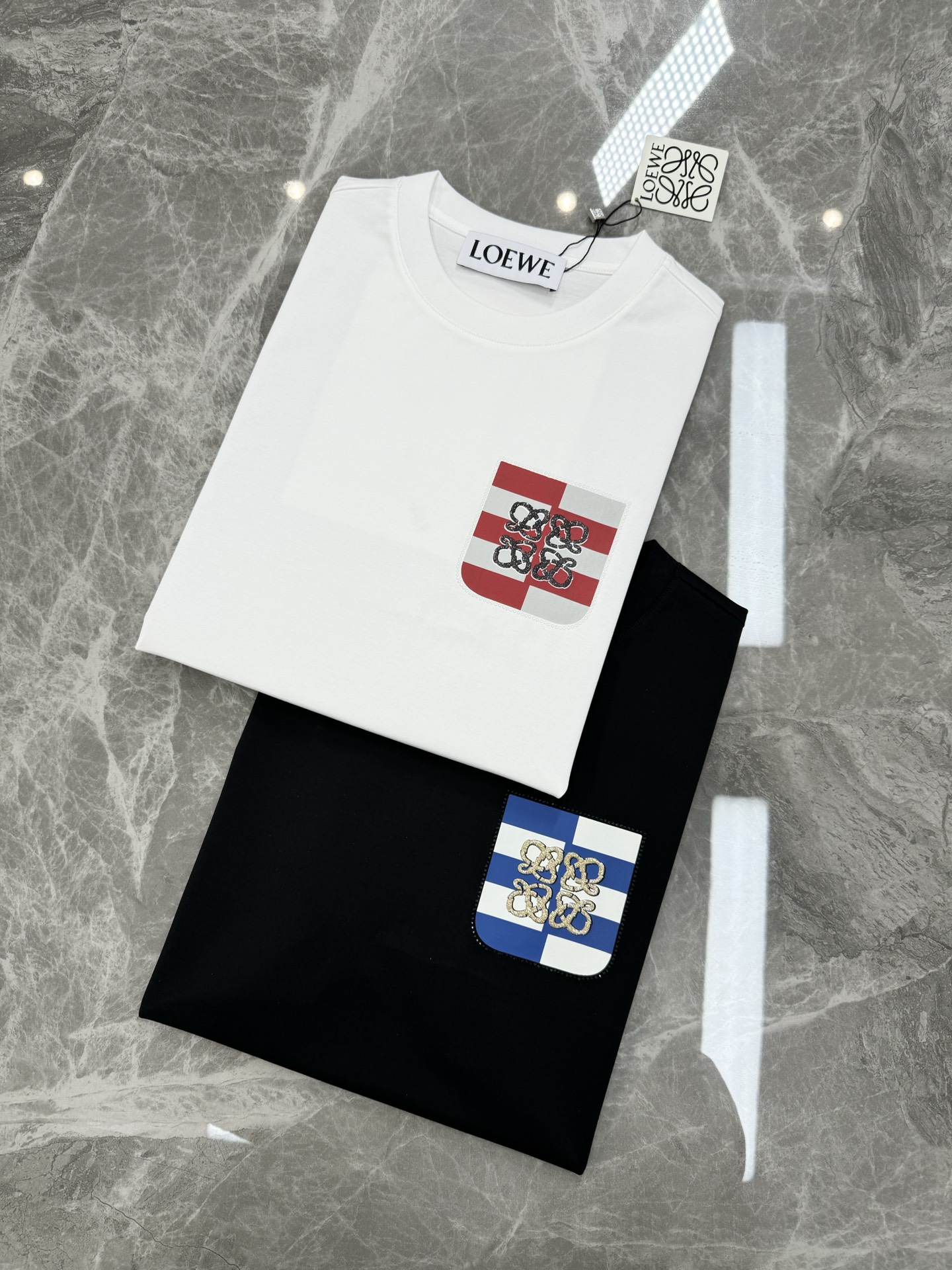 Loew*罗意威25s春夏新款圆领T恤.胸口经典品牌图形烫画工艺.口袋造型.精致3D立体烫钻.高品质出品