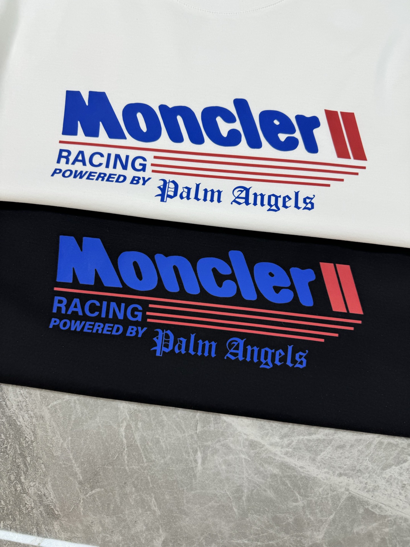 
Moncle**25s新款圆领T恤.简单基础款.品牌字母logo印花设计.搭配经典配色.袖口经典小帽子