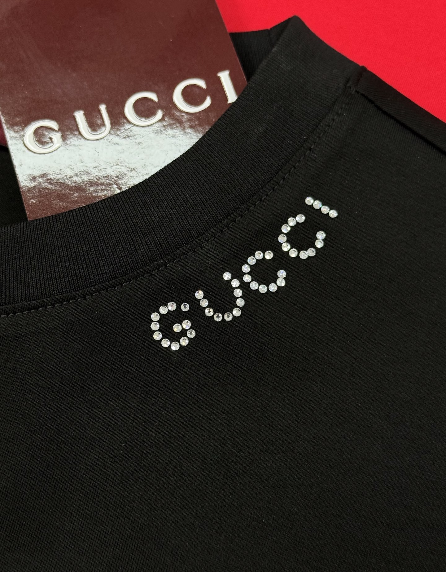 
Gucc*古齐25s经典春夏圆领短袖.简单基础款推荐-优选190g100%丝光全棉材质制作而成.质地顺