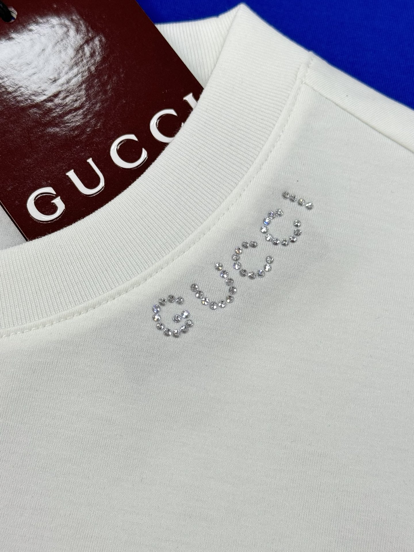 
Gucc*古齐25s经典春夏圆领短袖.简单基础款推荐-优选190g100%丝光全棉材质制作而成.质地顺