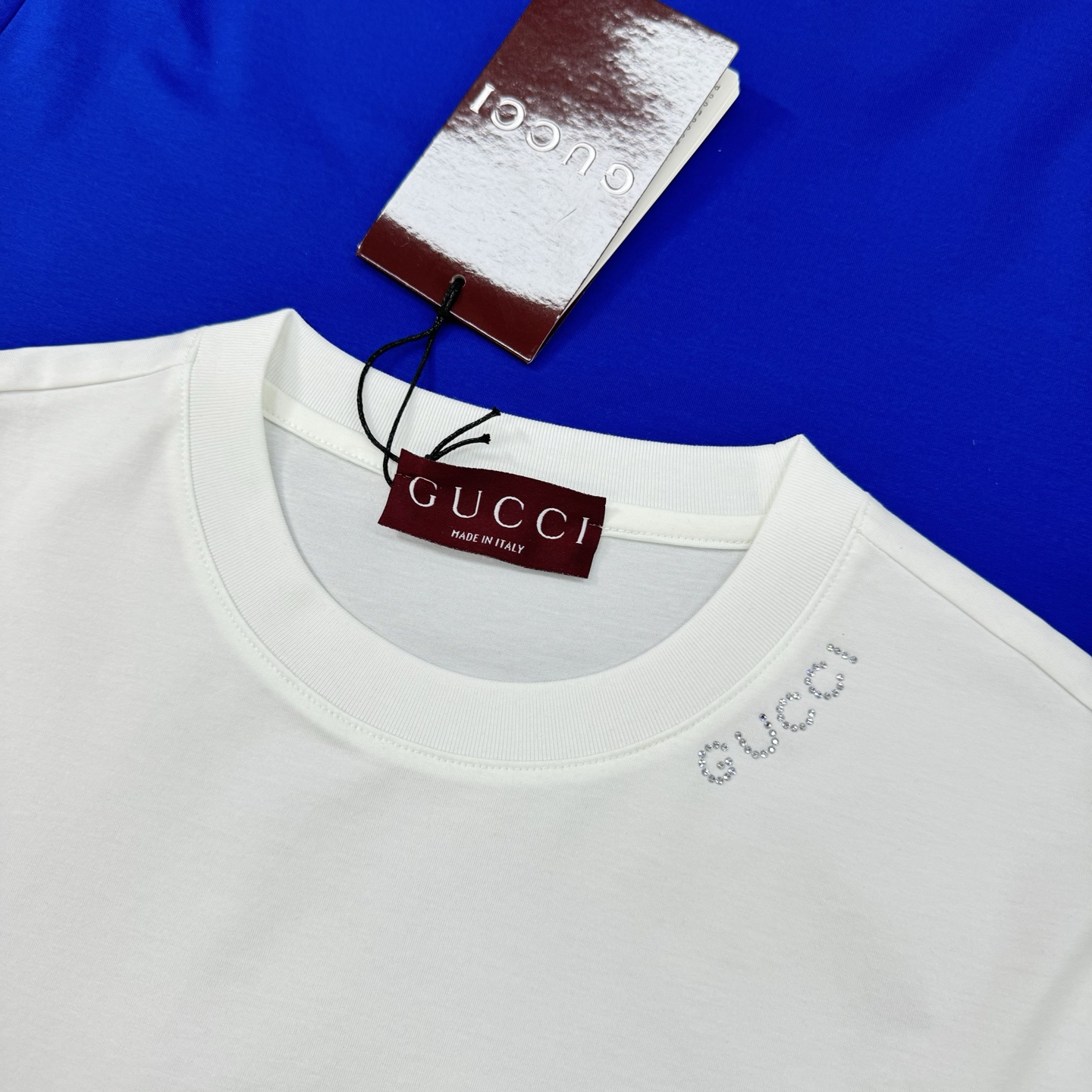 
Gucc*古齐25s经典春夏圆领短袖.简单基础款推荐-优选190g100%丝光全棉材质制作而成.质地顺