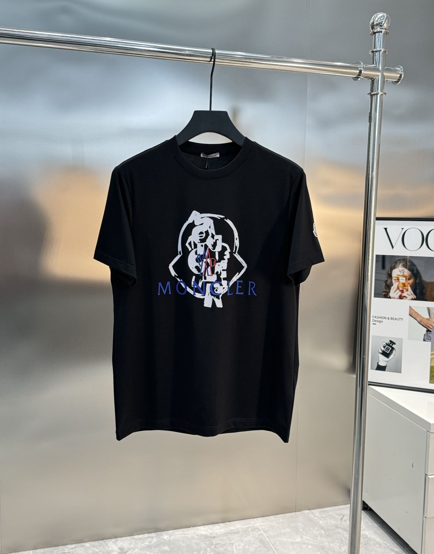 
MON CLE*蒙-口25s夏季新款圆领短袖.品牌图形LOGO辨识度鲜明超级走心！！！袖子搭配经典小帽