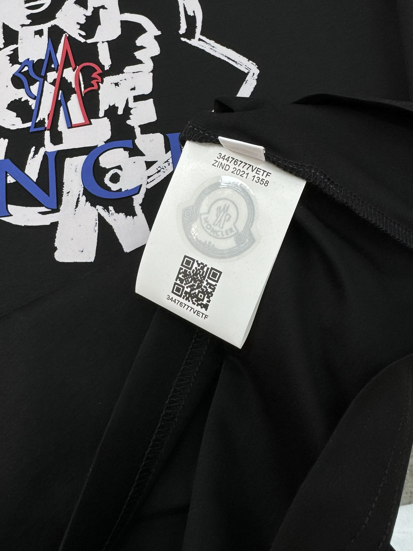 
MON CLE*蒙-口25s夏季新款圆领短袖.品牌图形LOGO辨识度鲜明超级走心！！！袖子搭配经典小帽