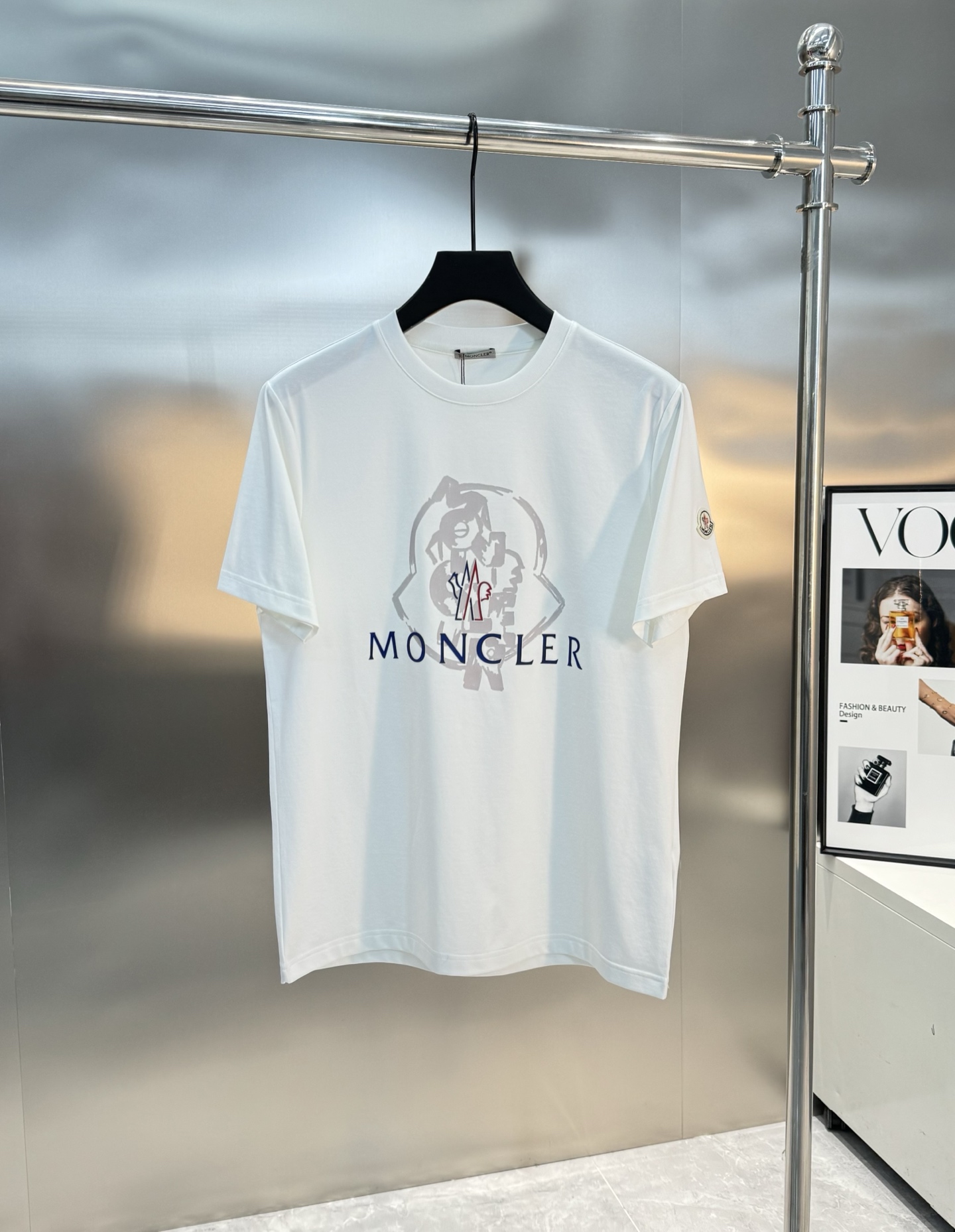 
MON CLE*蒙-口25s夏季新款圆领短袖.品牌图形LOGO辨识度鲜明超级走心！！！袖子搭配经典小帽