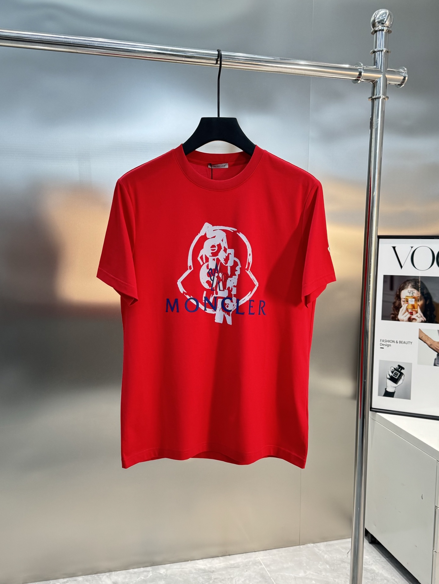 
MON CLE*蒙-口25s夏季新款圆领短袖.品牌图形LOGO辨识度鲜明超级走心！！！袖子搭配经典小帽