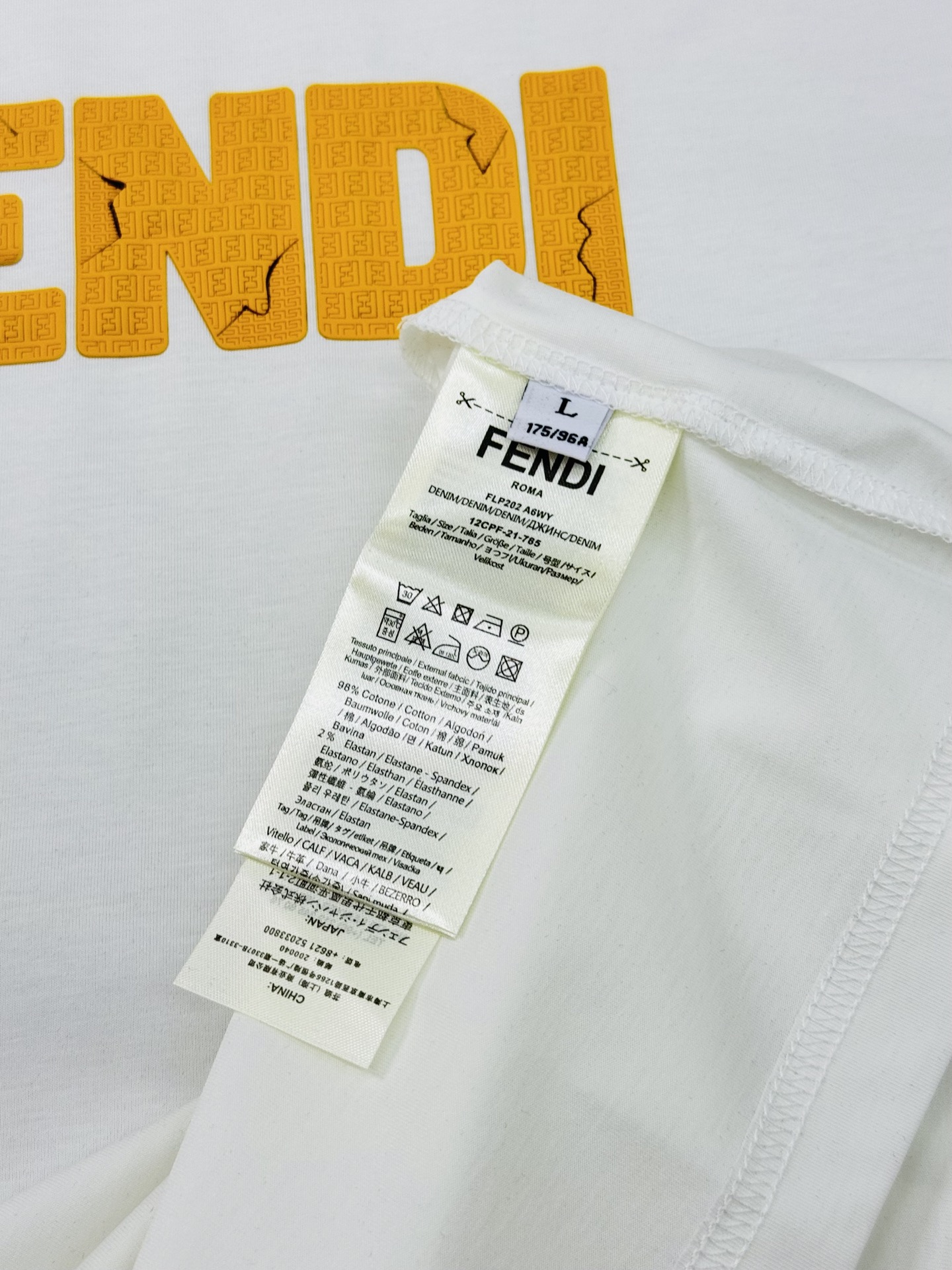 
        FEND*芬-迪25s春夏圆领T恤.重工立体牙刷绣工艺.优质190g丝光棉布制成，机织