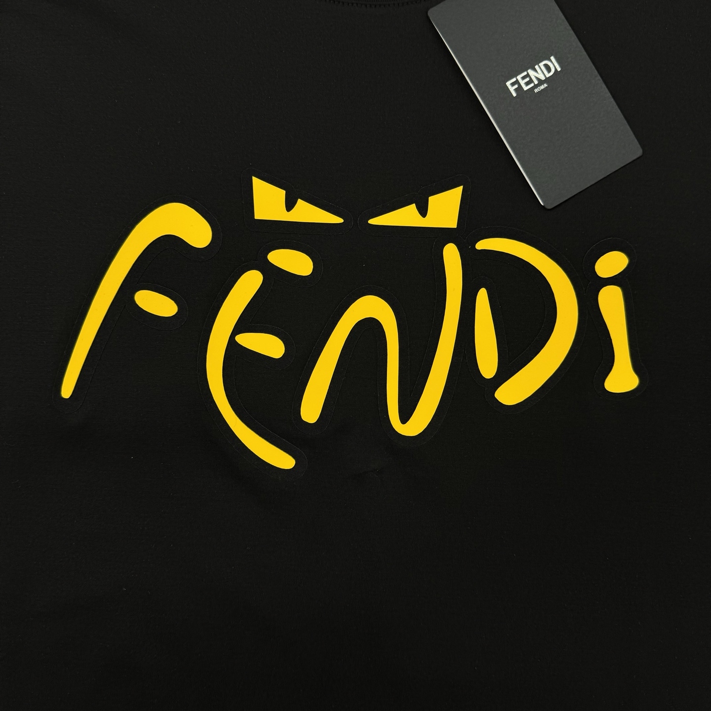 
        小怪兽！炸裂的代码。FEND*芬-迪25S春夏新款圆领T恤.经典小怪兽辨识度鲜明超级走