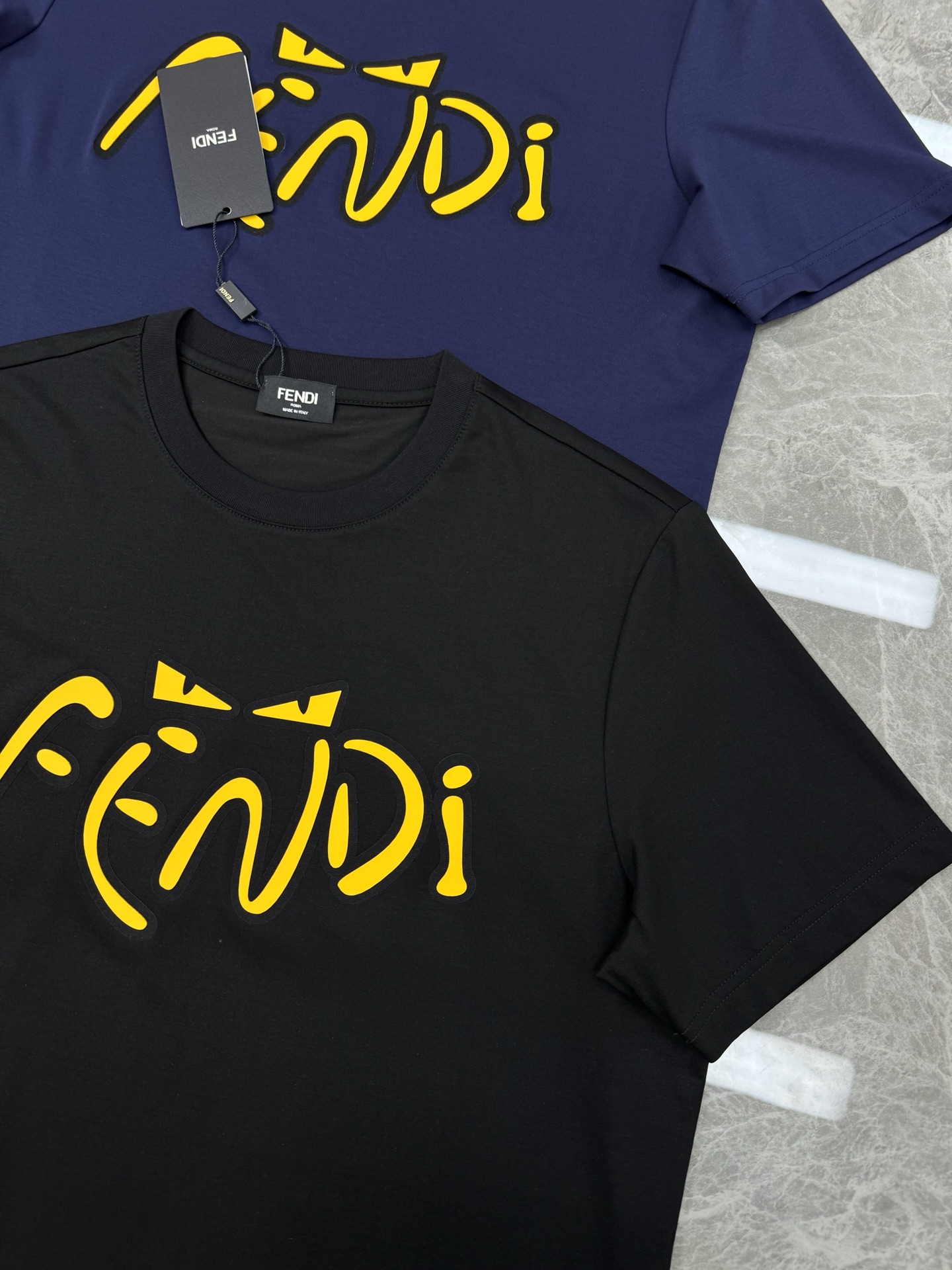 
        小怪兽！炸裂的代码。FEND*芬-迪25S春夏新款圆领T恤.经典小怪兽辨识度鲜明超级走