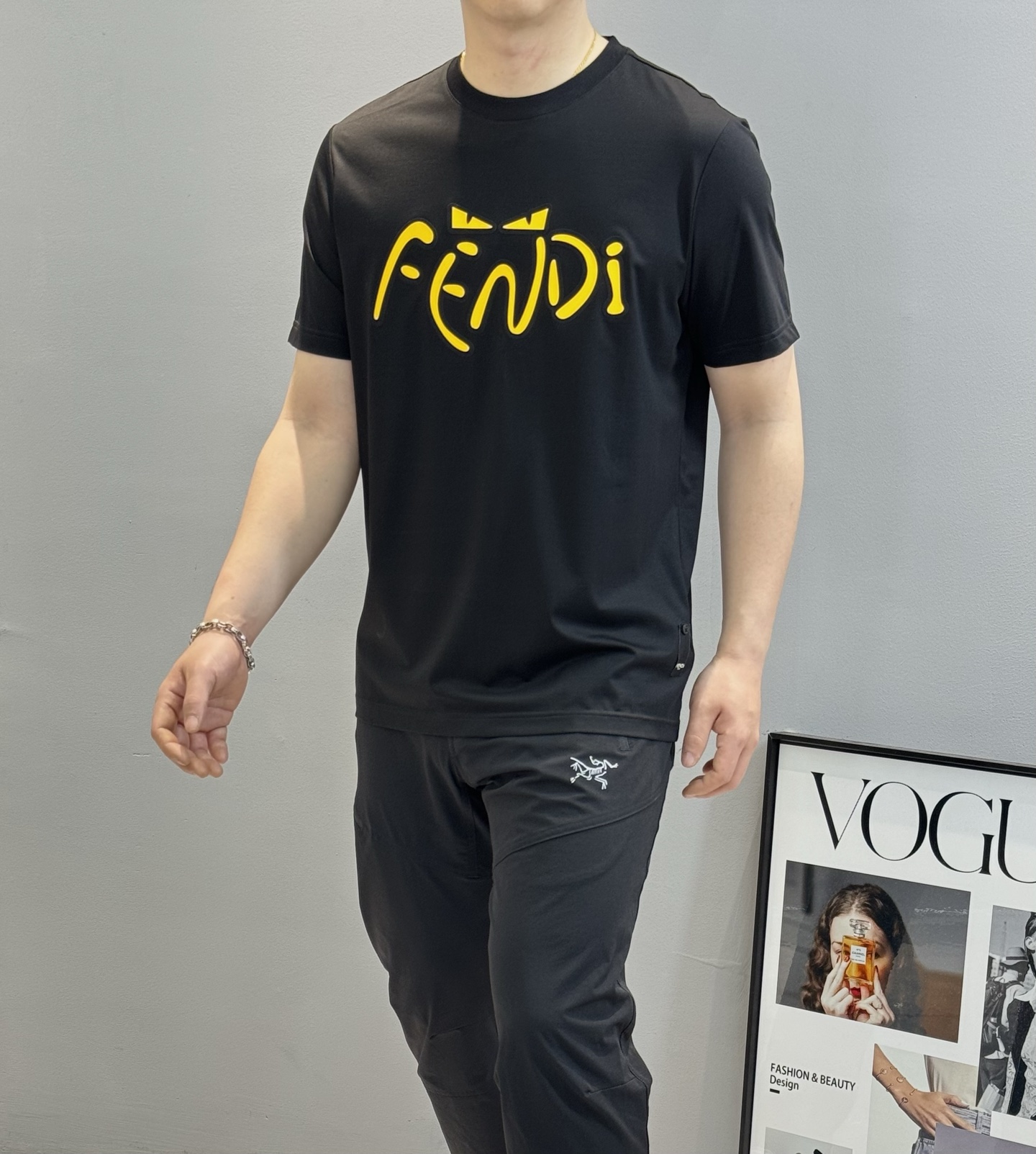 
        小怪兽！炸裂的代码。FEND*芬-迪25S春夏新款圆领T恤.经典小怪兽辨识度鲜明超级走
