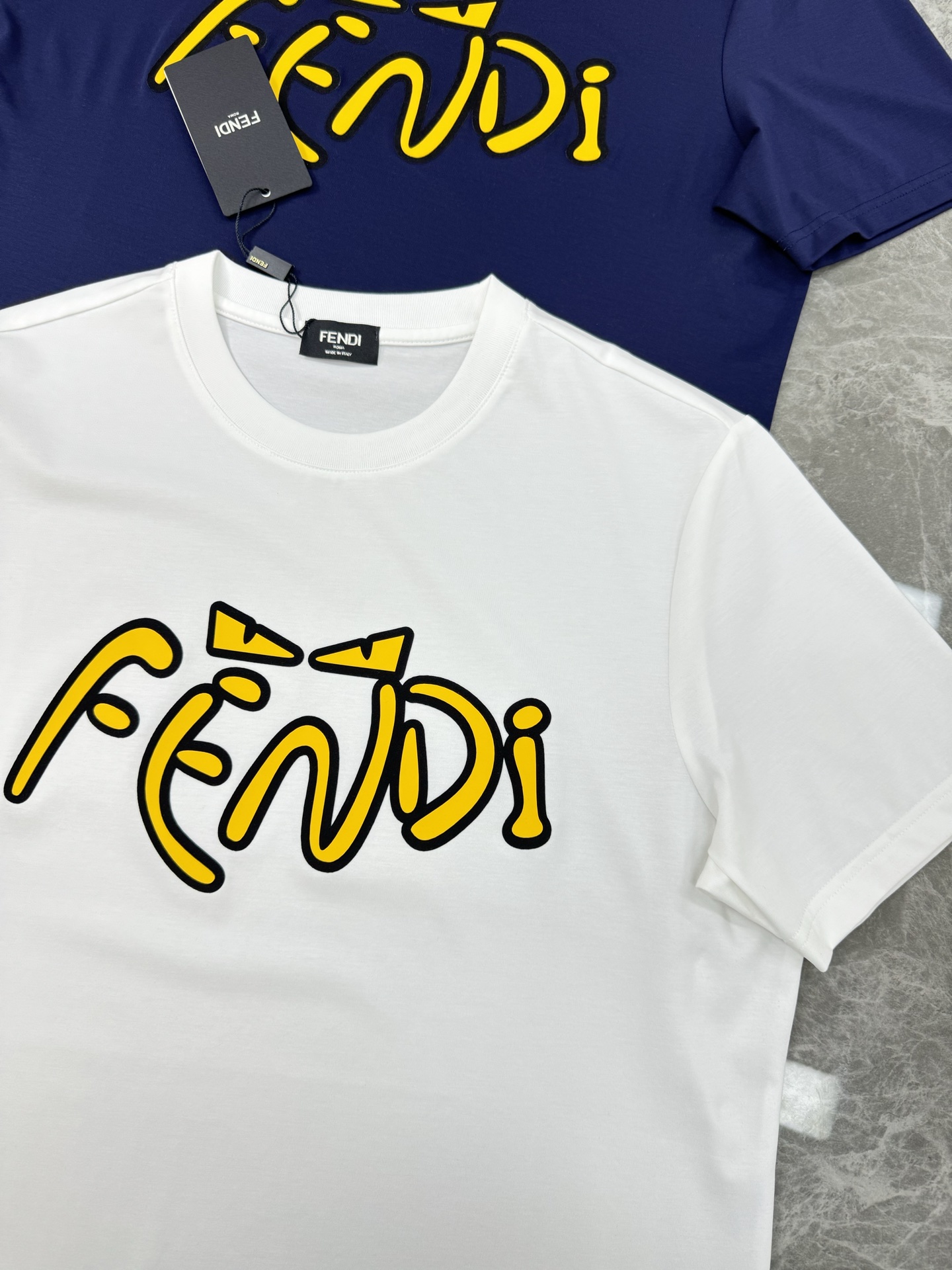 
        小怪兽！炸裂的代码。FEND*芬-迪25S春夏新款圆领T恤.经典小怪兽辨识度鲜明超级走