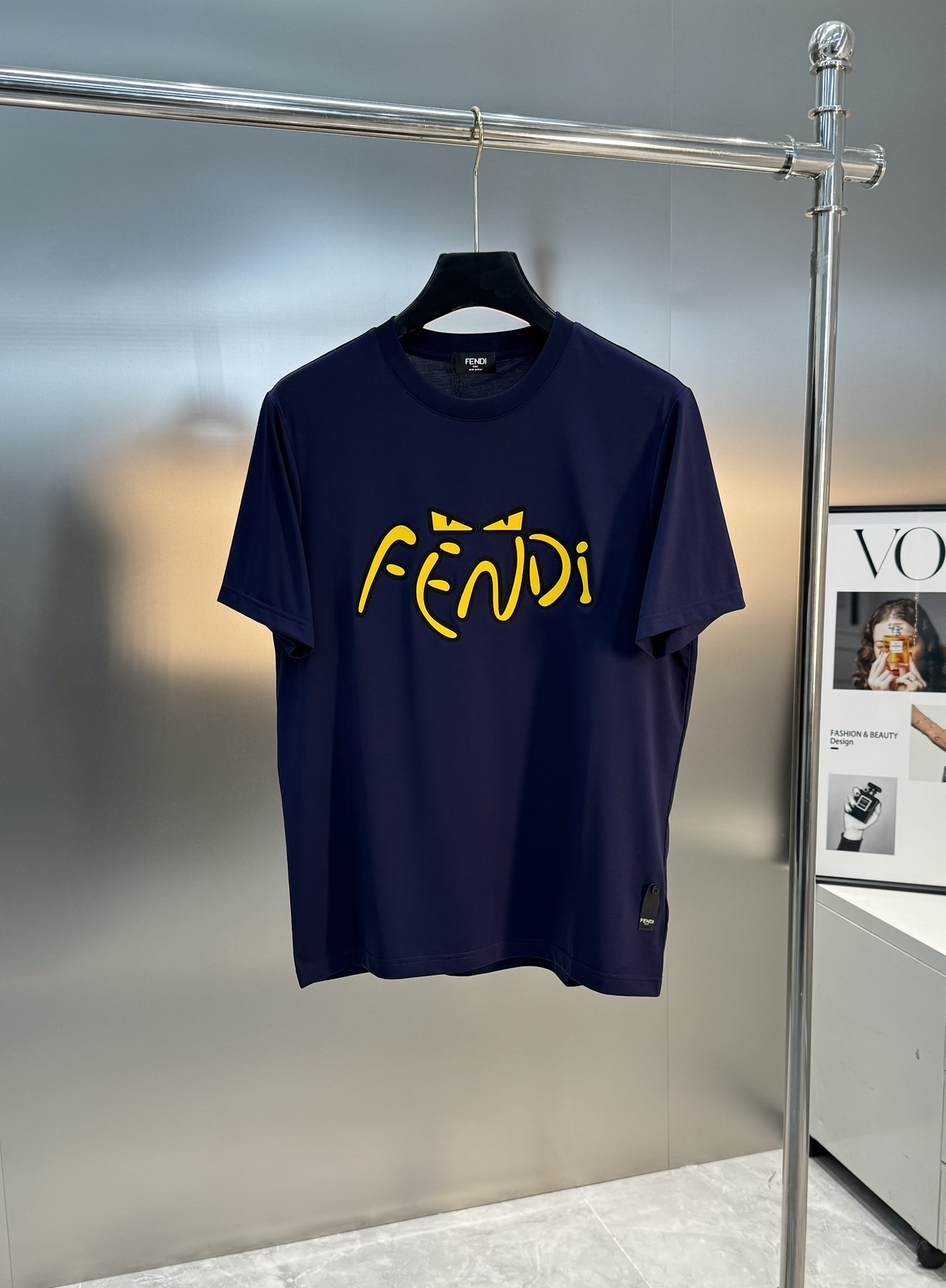 
        小怪兽！炸裂的代码。FEND*芬-迪25S春夏新款圆领T恤.经典小怪兽辨识度鲜明超级走