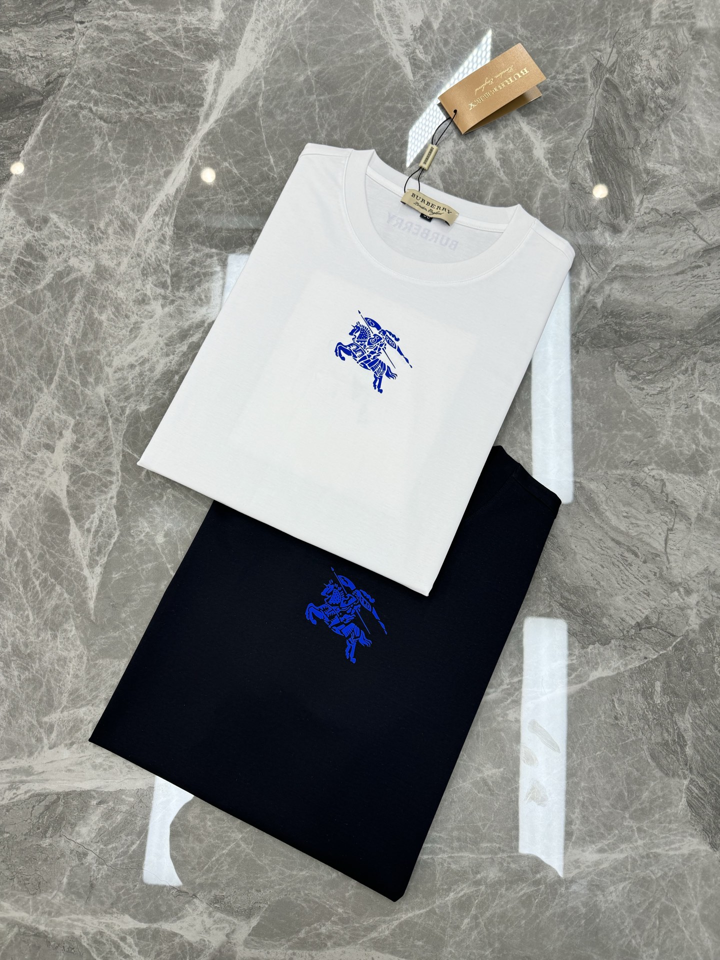   ⚜️BBR*巴宝-莉25s新款原单T.春夏来袭～轻熟男最爱款式！非常都市风～胸口经典战马立体烫画工艺